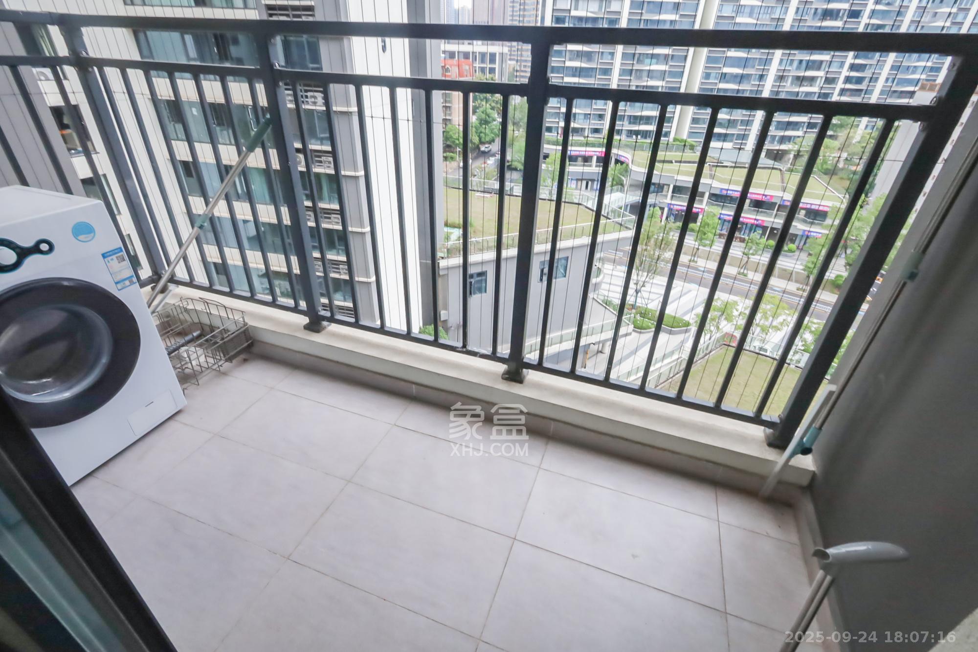 滨江府1913 4室2厅2卫 228.0万 滨江府1913 4室2厅2卫 228.0万阳台