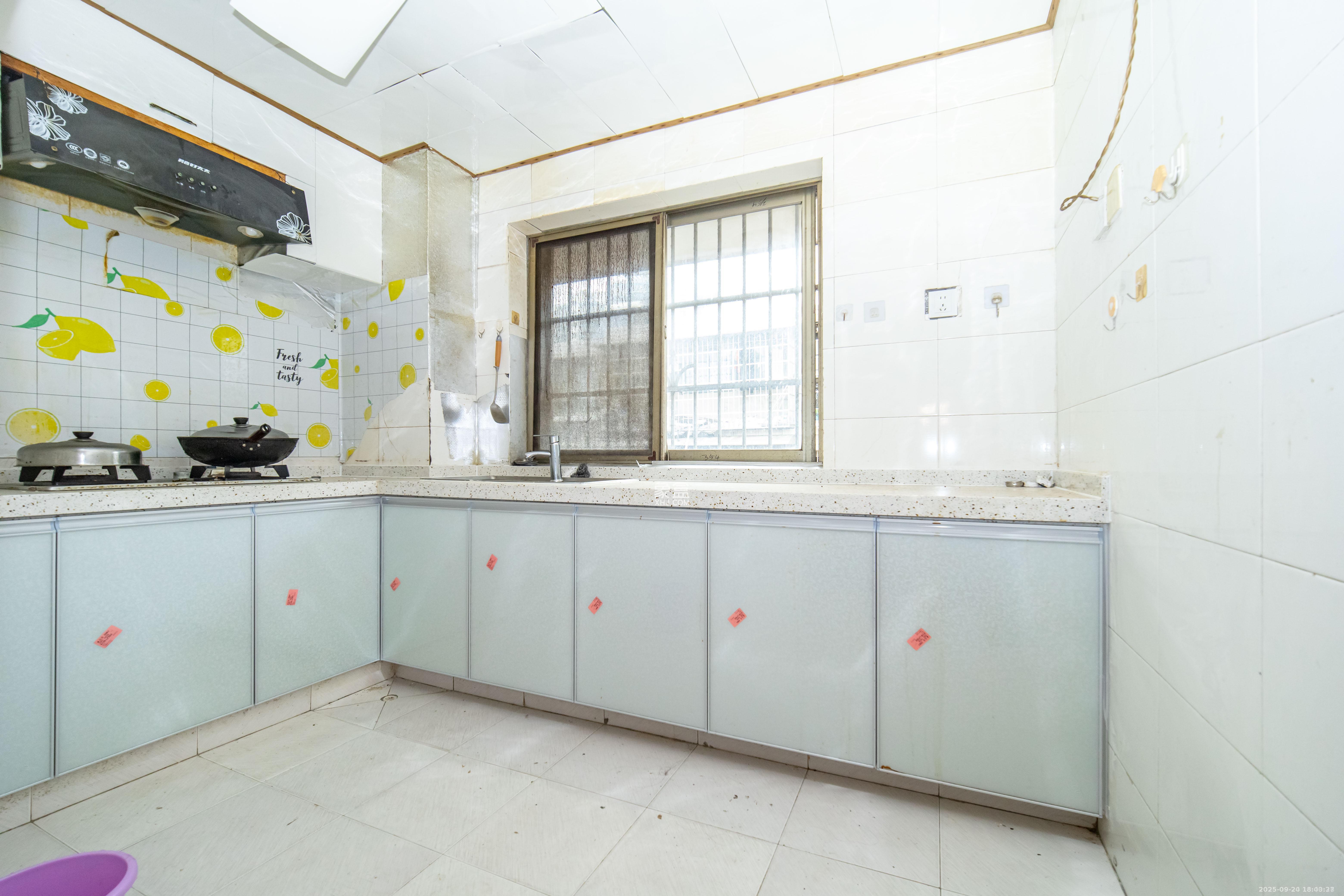 湘绣城 3室2厅1卫 1200.0元/月 湘绣城 3室2厅1卫 1200.0元/月室内图