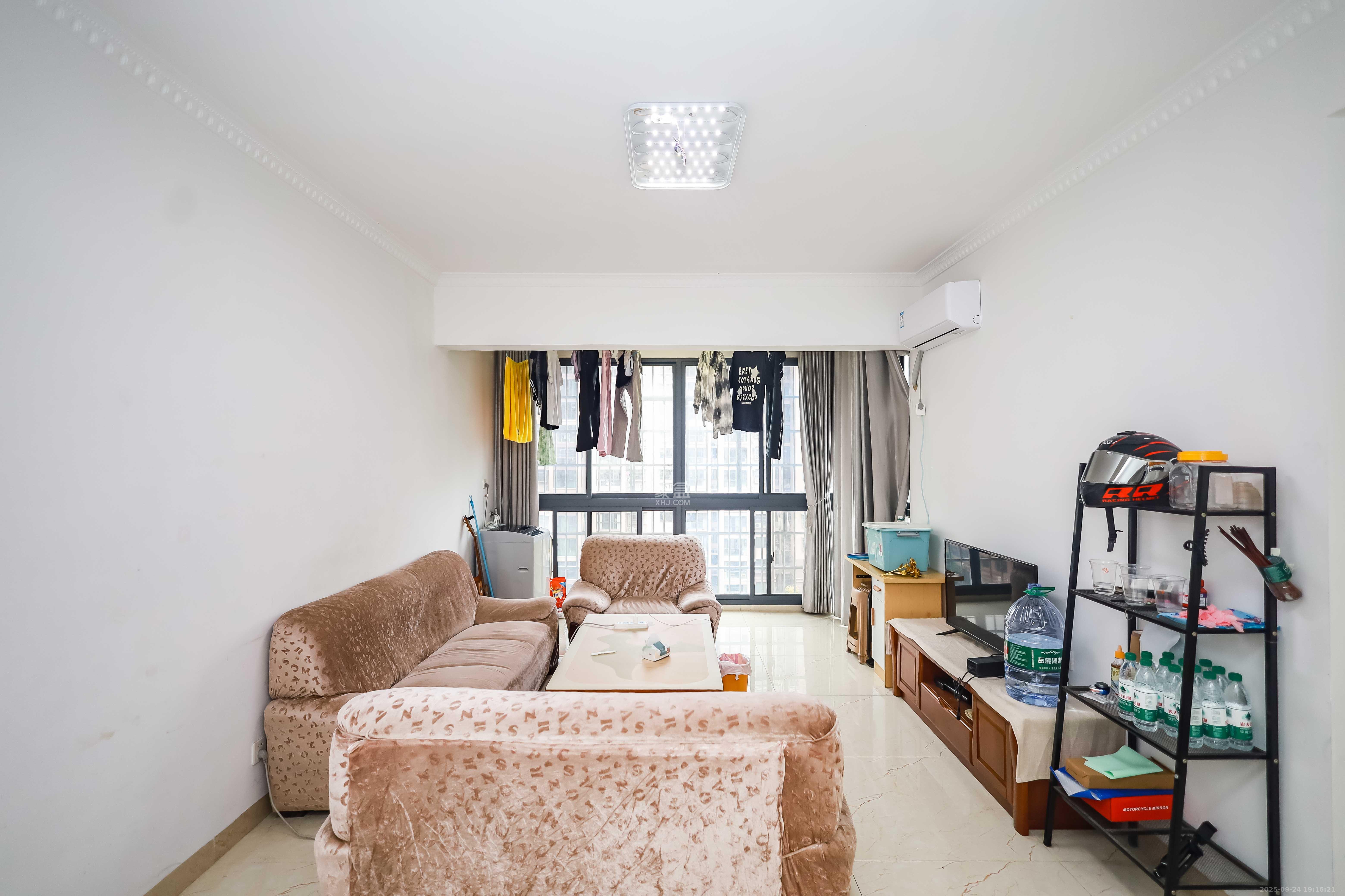 山水新城 2室1厅1卫 46.0万 山水新城 2室1厅1卫 46.0万客厅