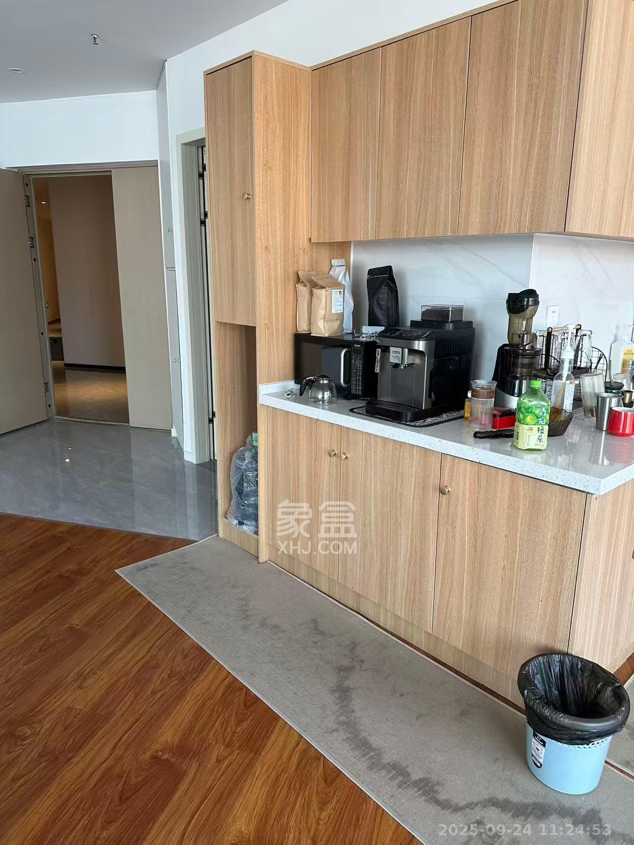 世茂铂曼  2室2厅1卫   6500.00元/月室内图