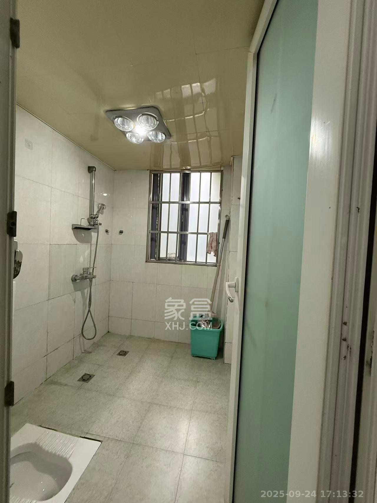 银港水晶城  4室2厅2卫    3300.0元/月室内图