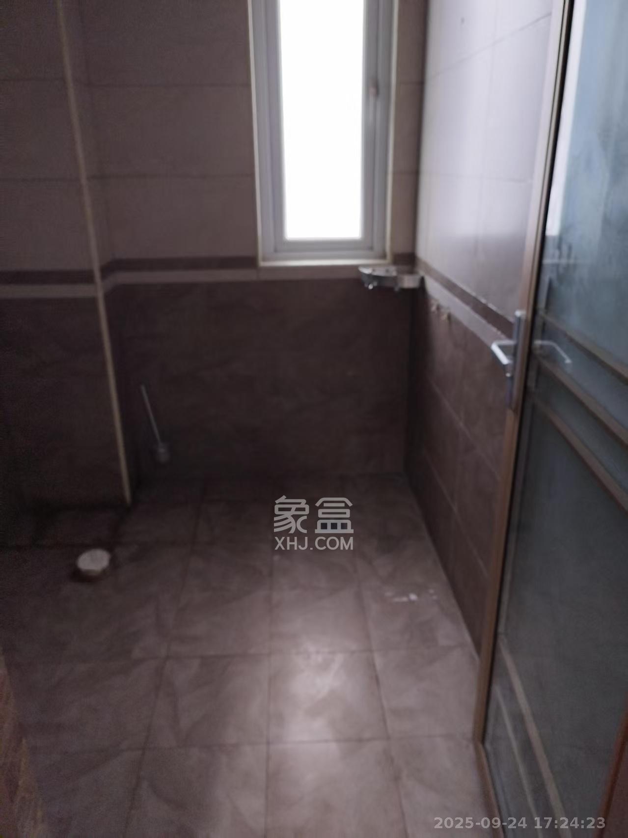 保利香槟国际  3室2厅2卫    2200.0元/月室内图