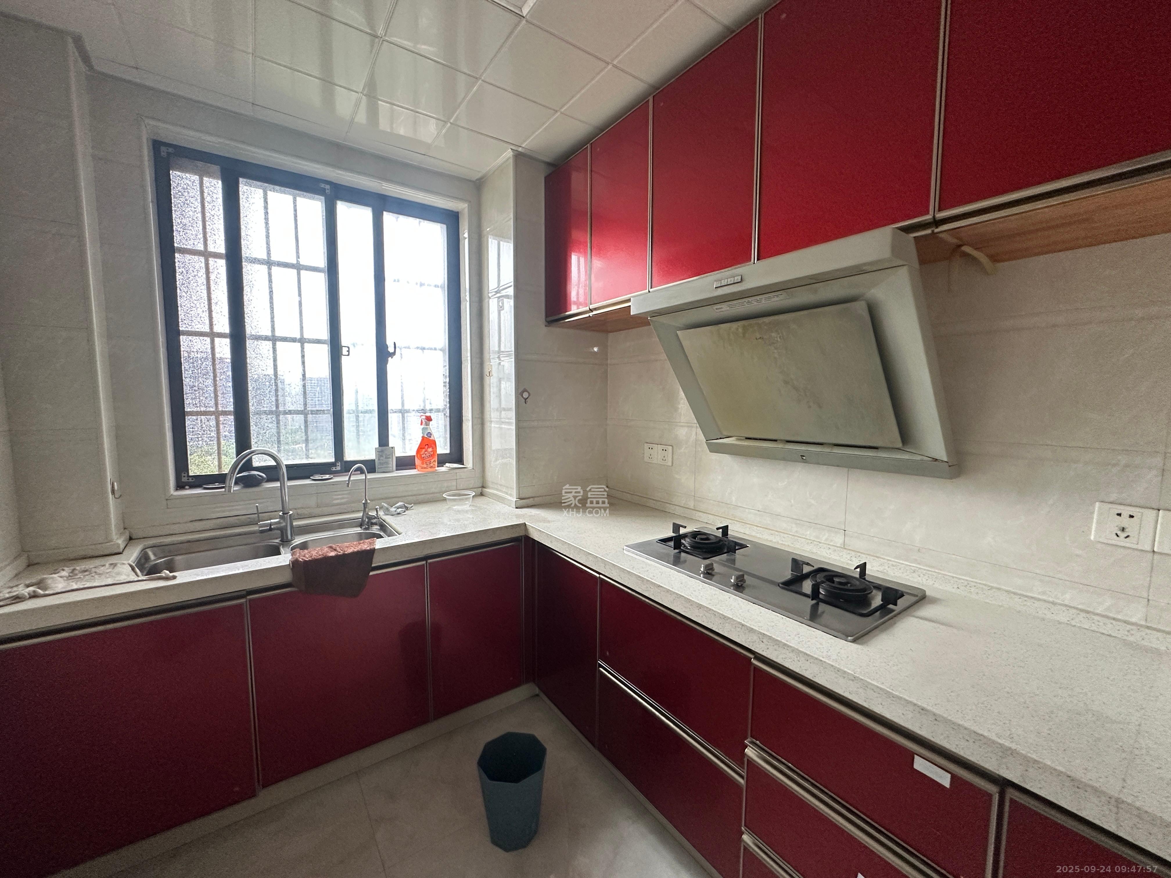 优山美地 3室2厅2卫 2400.0元/月 优山美地 3室2厅2卫 2400.0元/月室内图