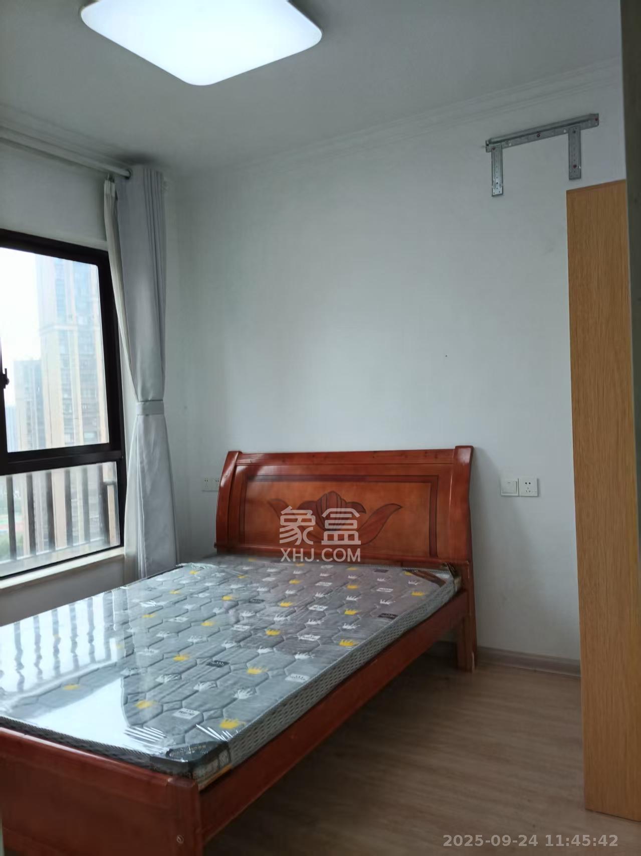 华润凤凰城三期  3室2厅1卫    2100.0元/月室内图