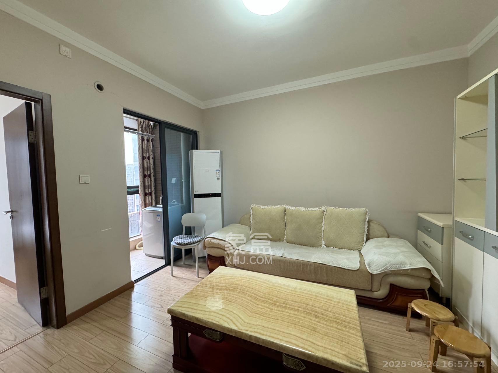 藏珑湖上国际花园 1室1厅1卫 1800.0元/月 藏珑湖上国际花园 1室1厅1卫 1800.0元/月室内图