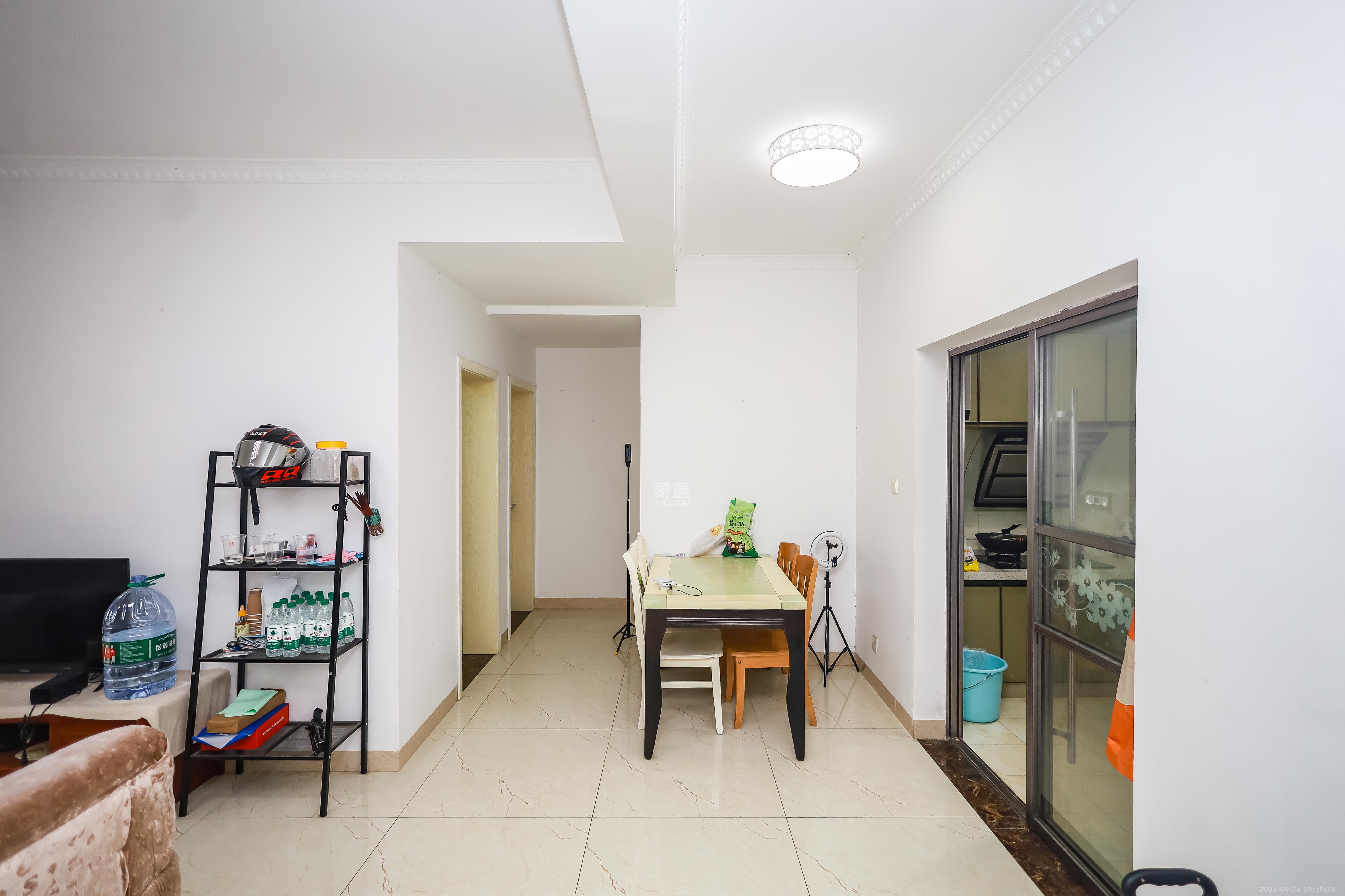 山水新城 2室1厅1卫 46.0万 山水新城 2室1厅1卫 46.0万客厅