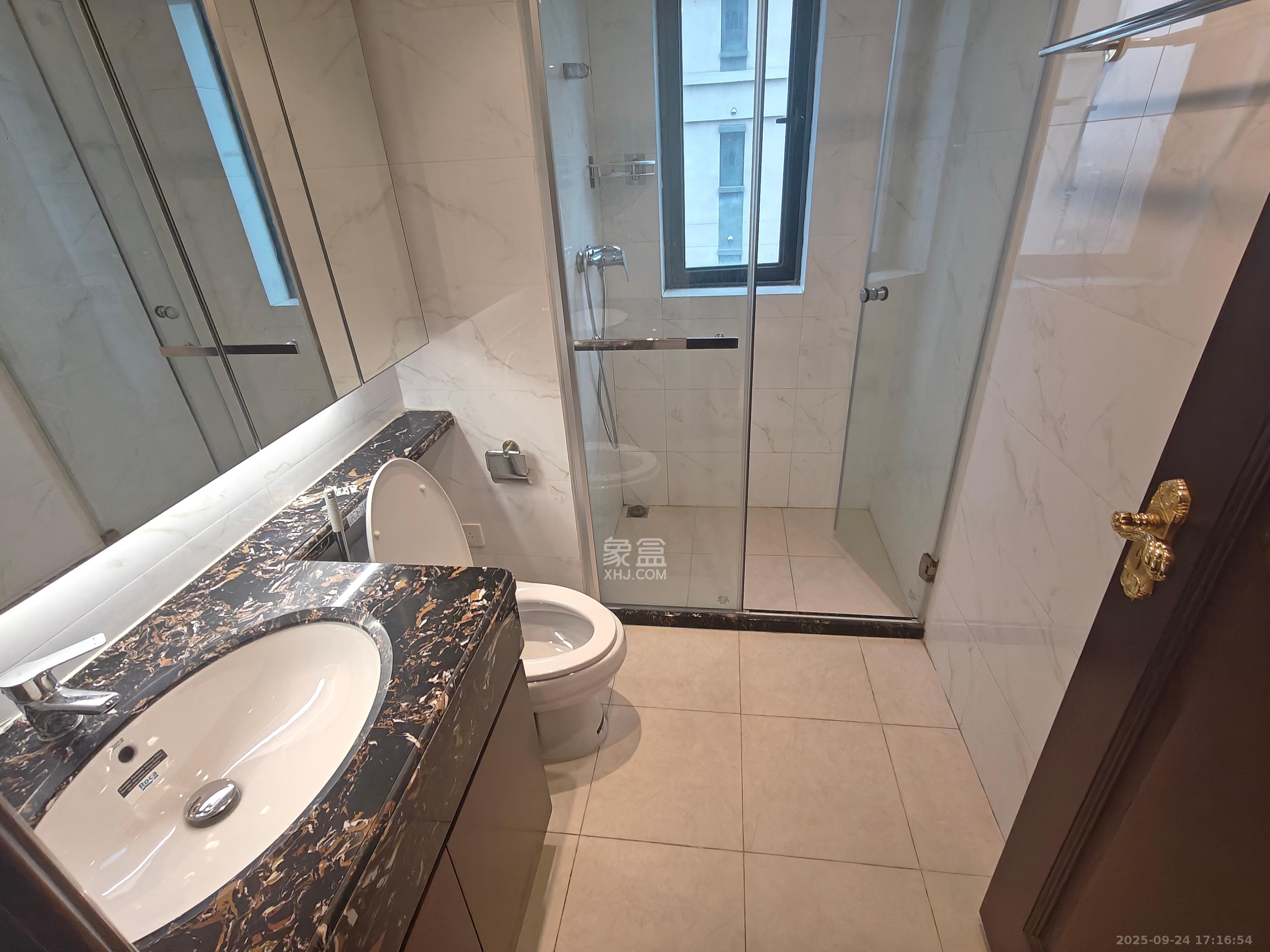 恒大翡翠华庭 3室2厅2卫 2000.0元/月 恒大翡翠华庭 3室2厅2卫 2000.0元/月室内图