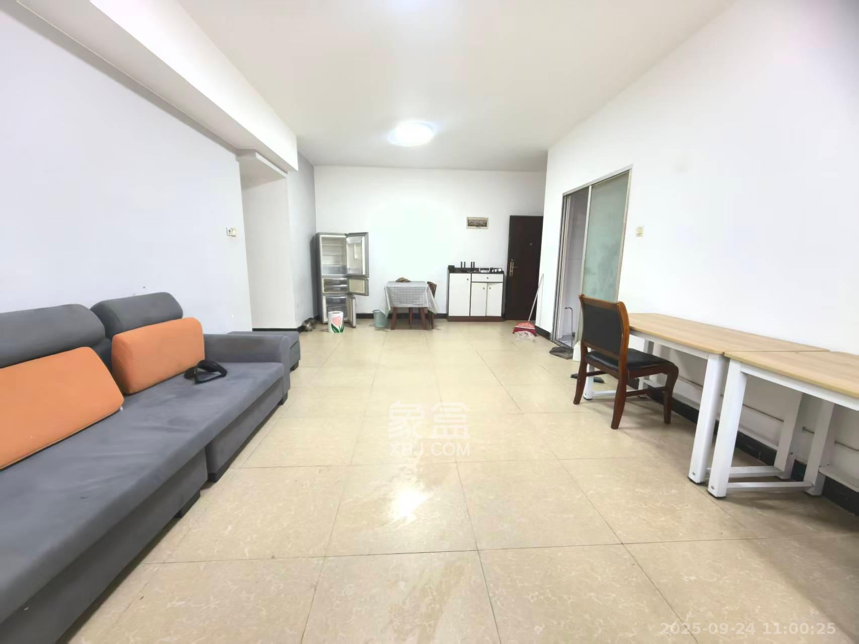 岳银欣苑 3室2厅2卫 2300.0元/月 岳银欣苑 3室2厅2卫 2300.0元/月室内图