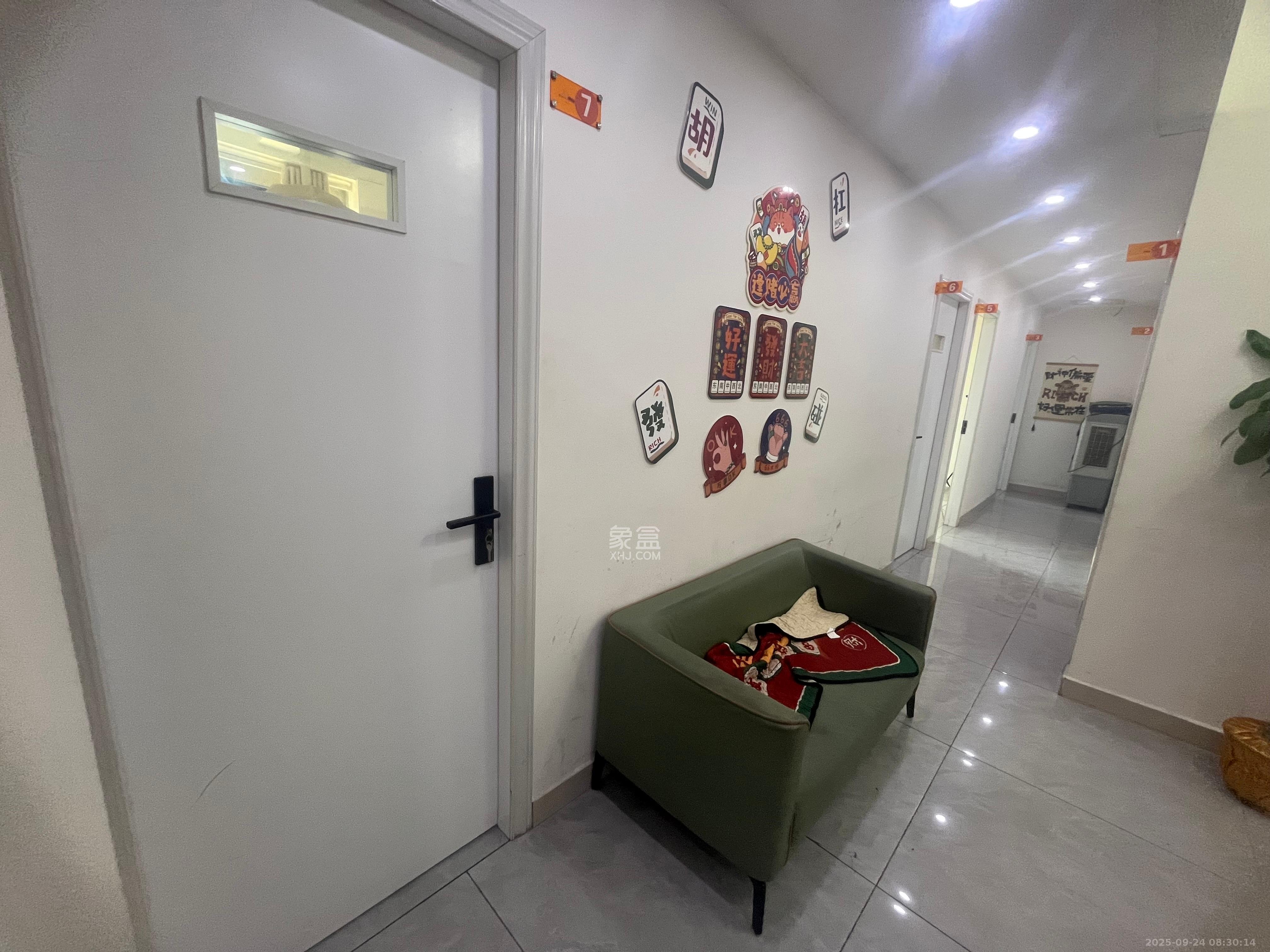 万坤图财富广场 8室1厅1卫 8500.0元/月 万坤图财富广场 8室1厅1卫 8500.0元/月室内图