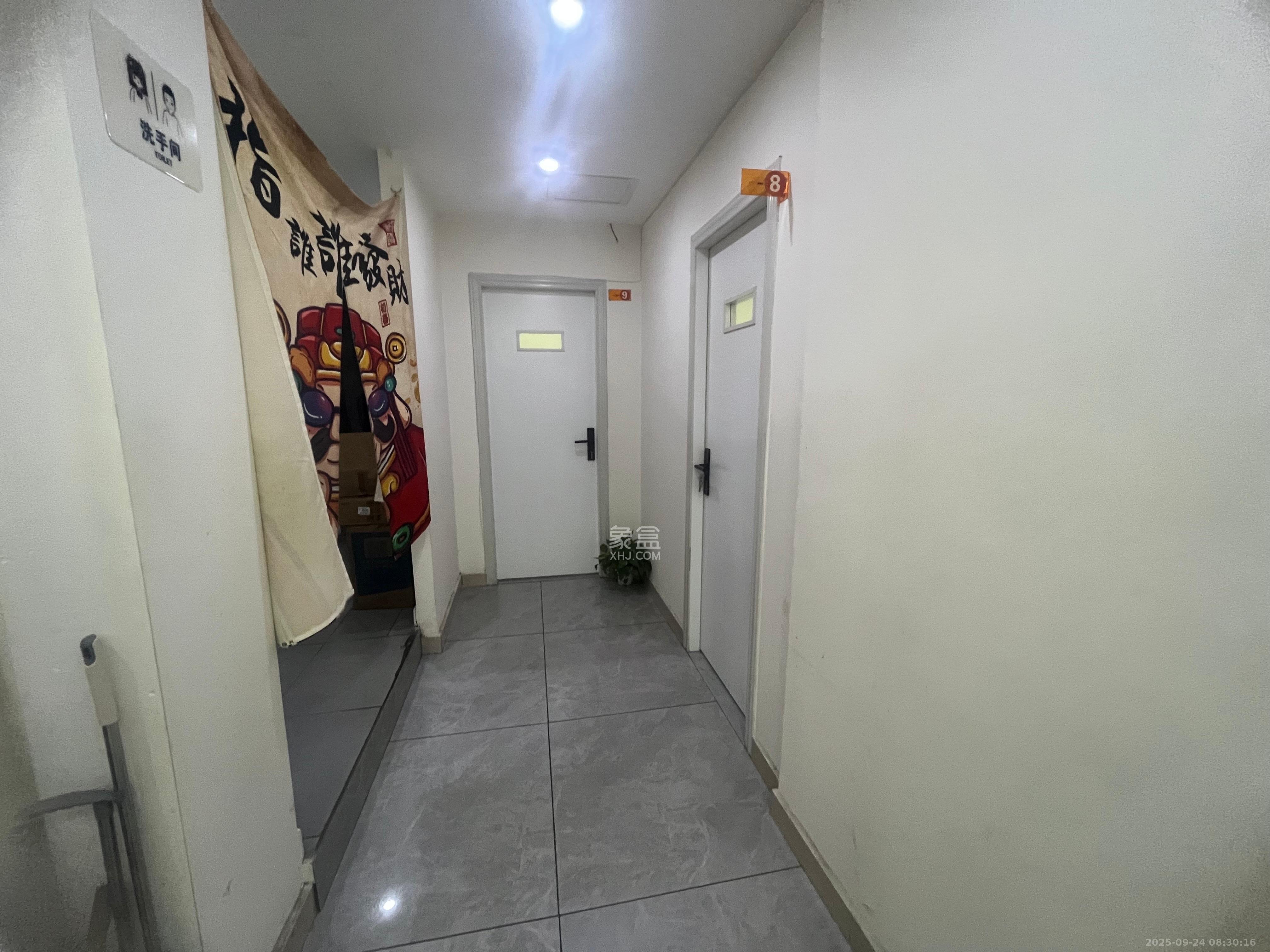 万坤图财富广场 8室1厅1卫 8500.0元/月 万坤图财富广场 8室1厅1卫 8500.0元/月室内图