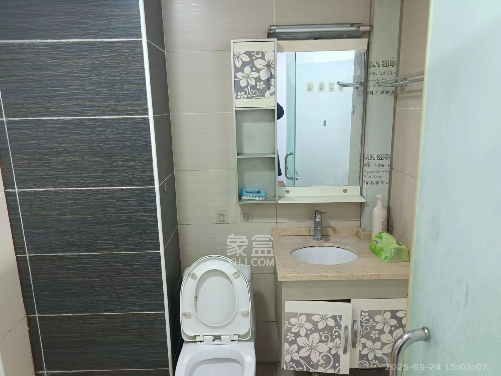 水岸世景 1室1厅1卫 1000.0元/月 水岸世景 1室1厅1卫 1000.0元/月室内图