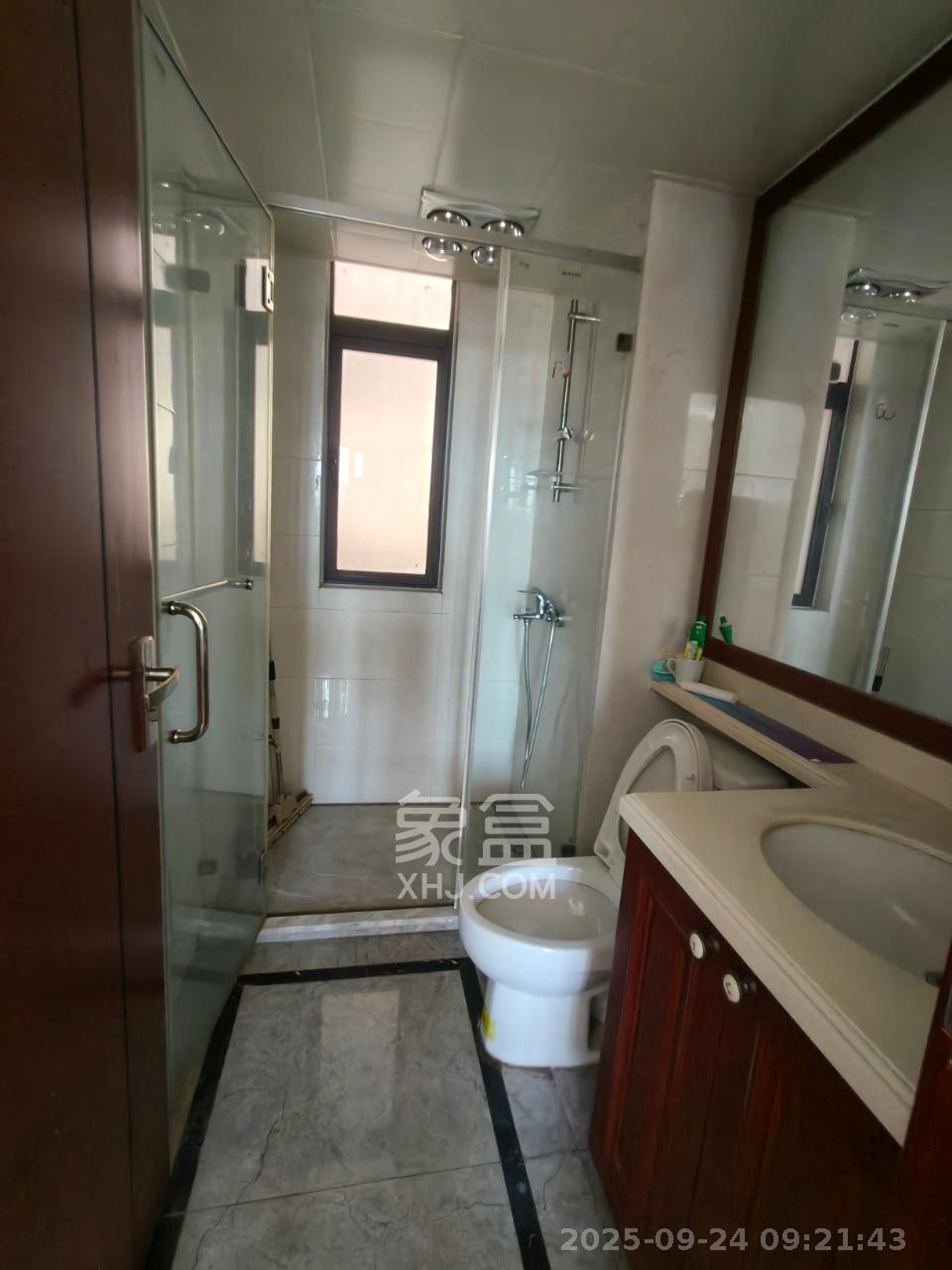 中海国际五期 3室2厅2卫 2000.0元/月 中海国际五期 3室2厅2卫 2000.0元/月小区图