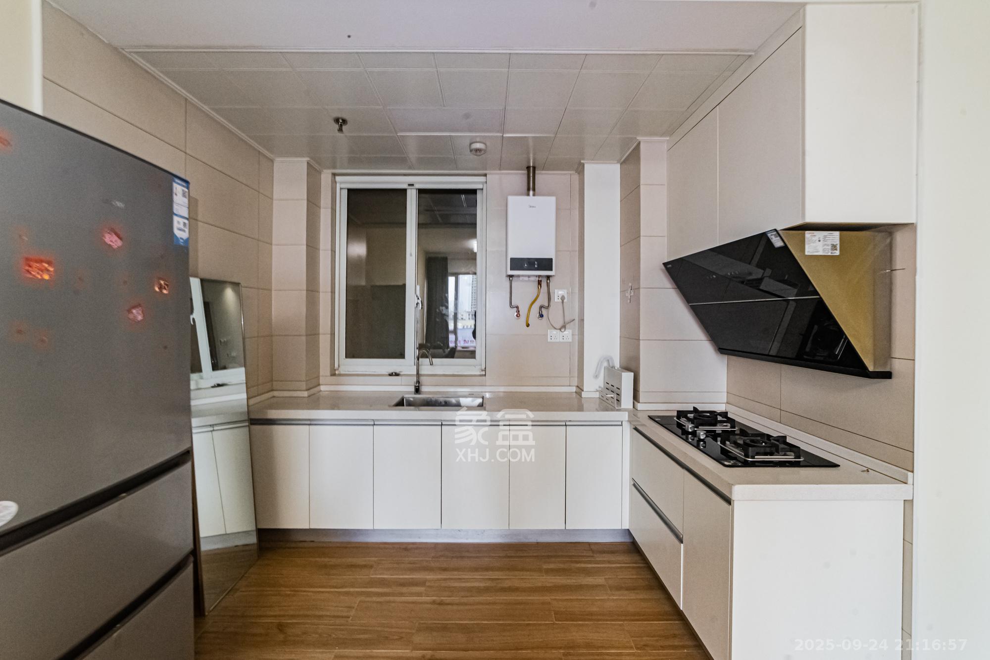 北辰三角洲E7区 3室2厅1卫 106.0万 北辰三角洲E7区 3室2厅1卫 106.0万厨房