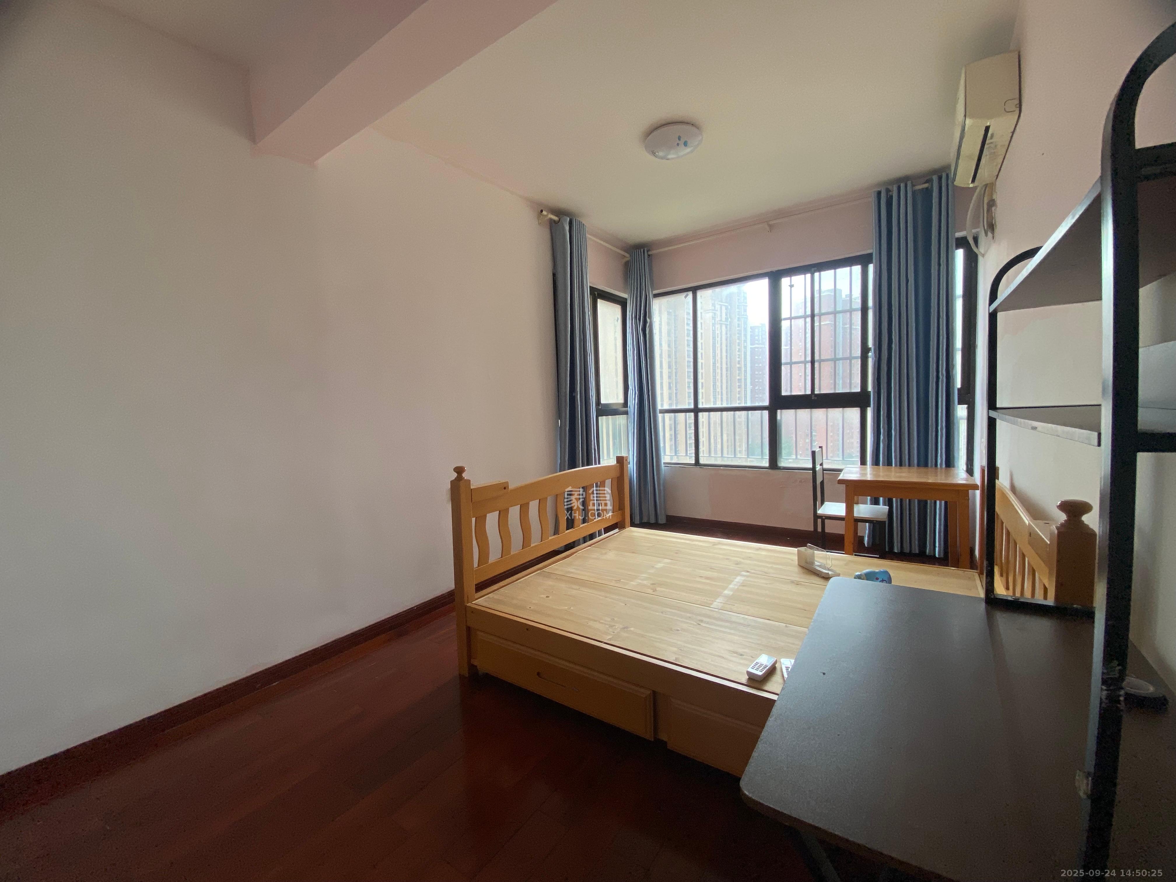 华润凤凰城三期 3室2厅1卫 2200.0元/月 华润凤凰城三期 3室2厅1卫 2200.0元/月室内图