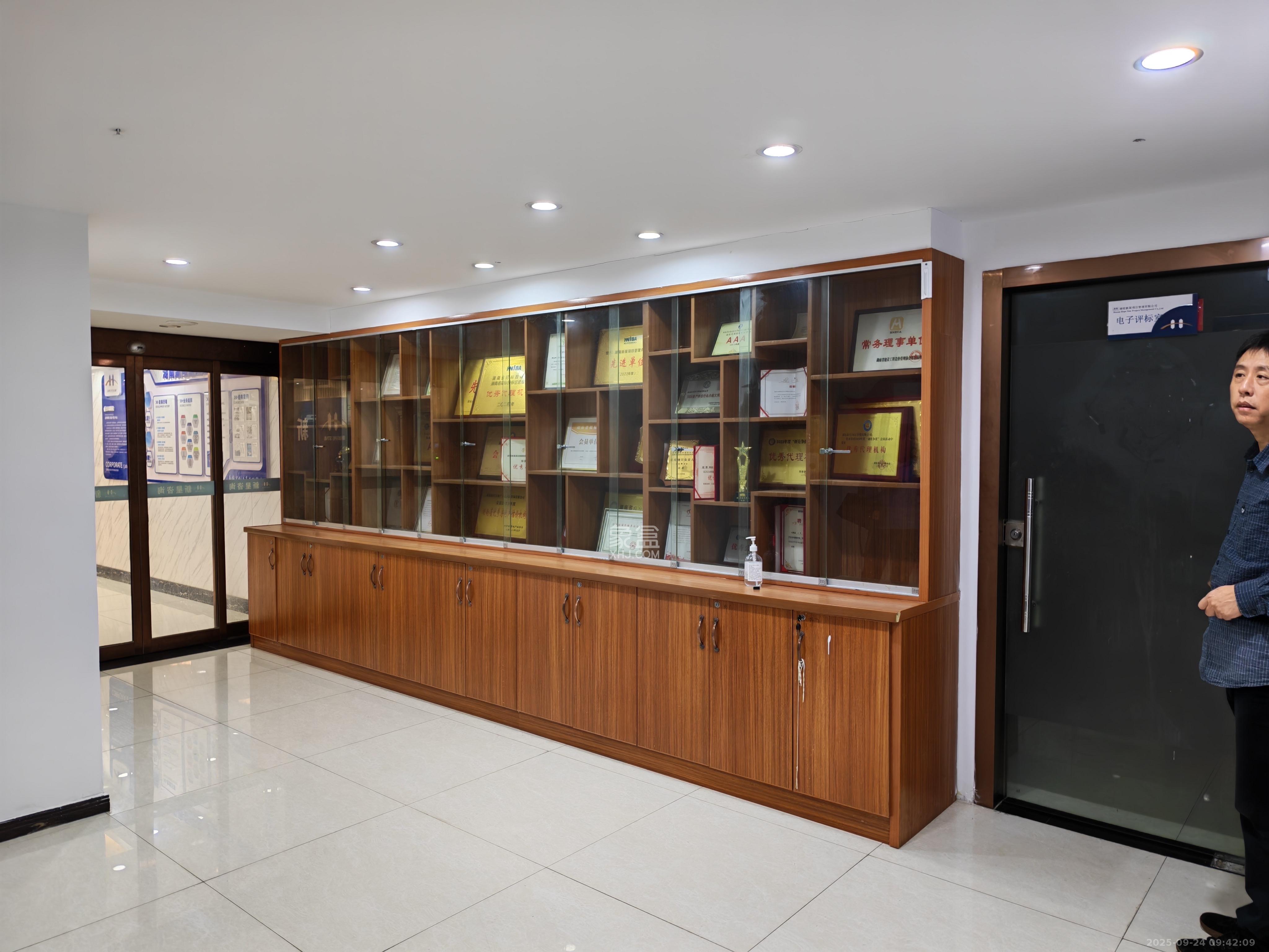 建鸿达现代城 5室2厅3卫 11000.0元/月 建鸿达现代城 5室2厅3卫 11000.0元/月室内图