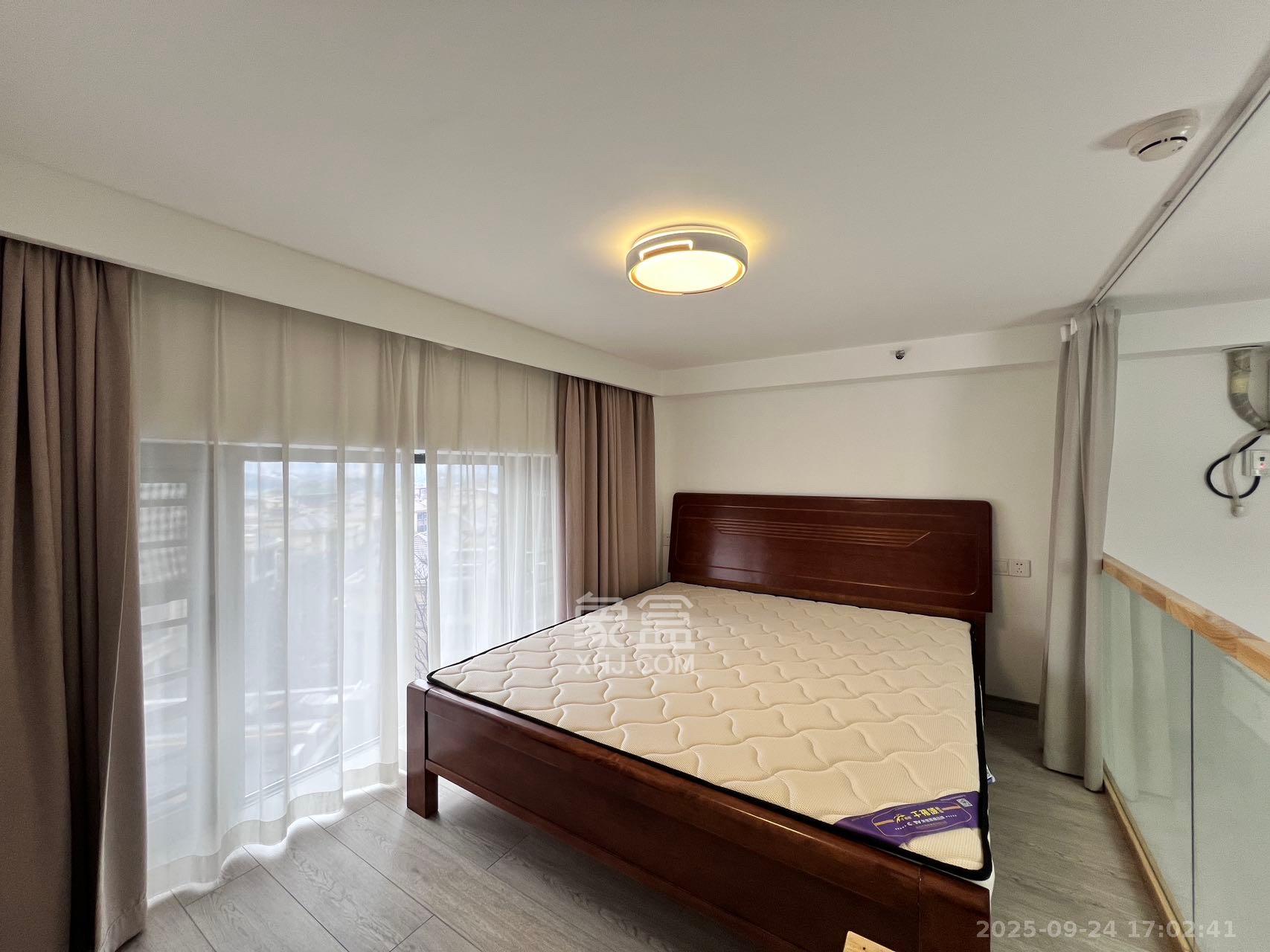 藏珑湖上公馆  1室1厅1卫    2000.0元/月室内图