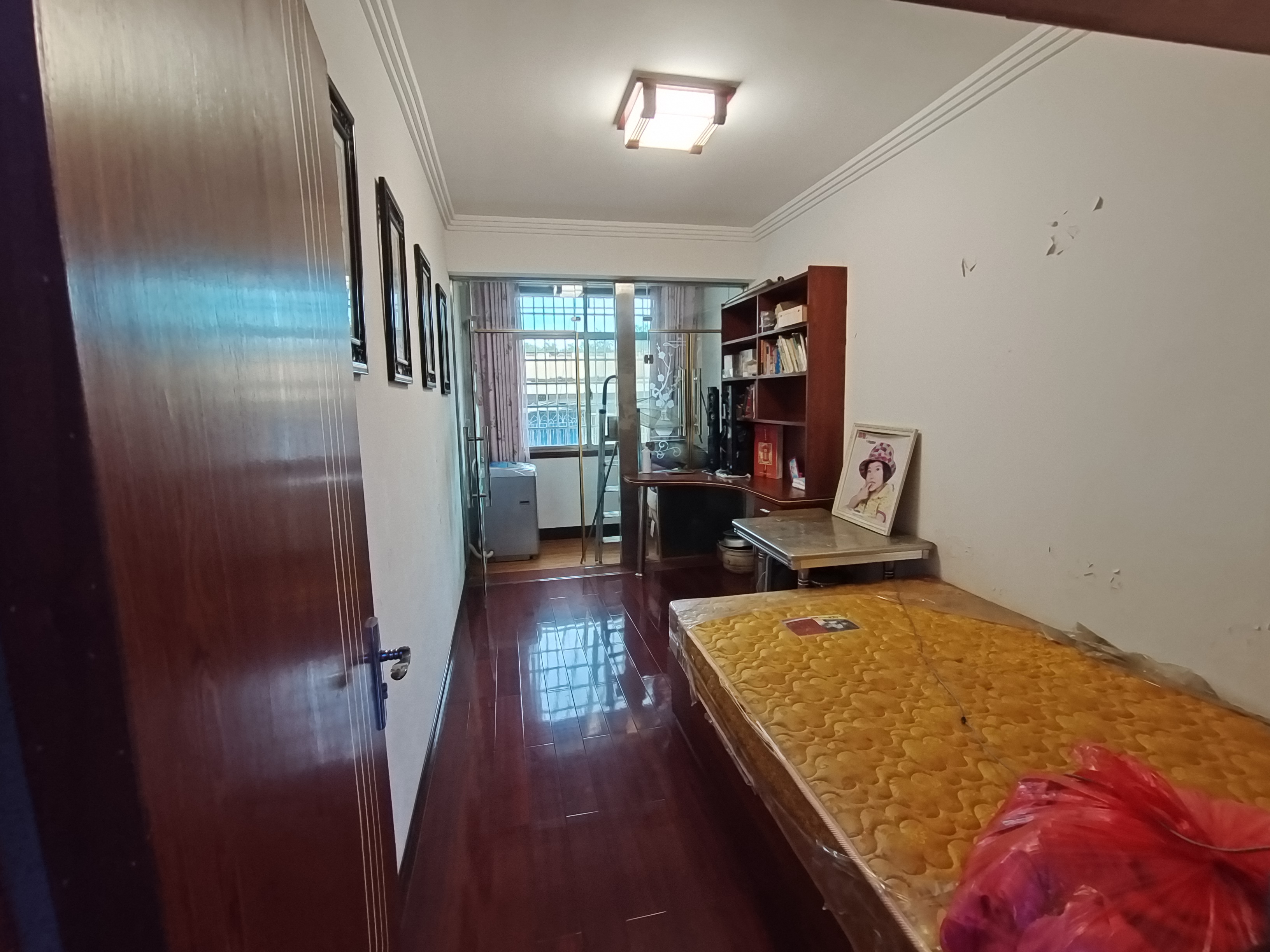 东方金林 1室0厅0卫 39.8万 东方金林 1室0厅0卫 39.8万客厅