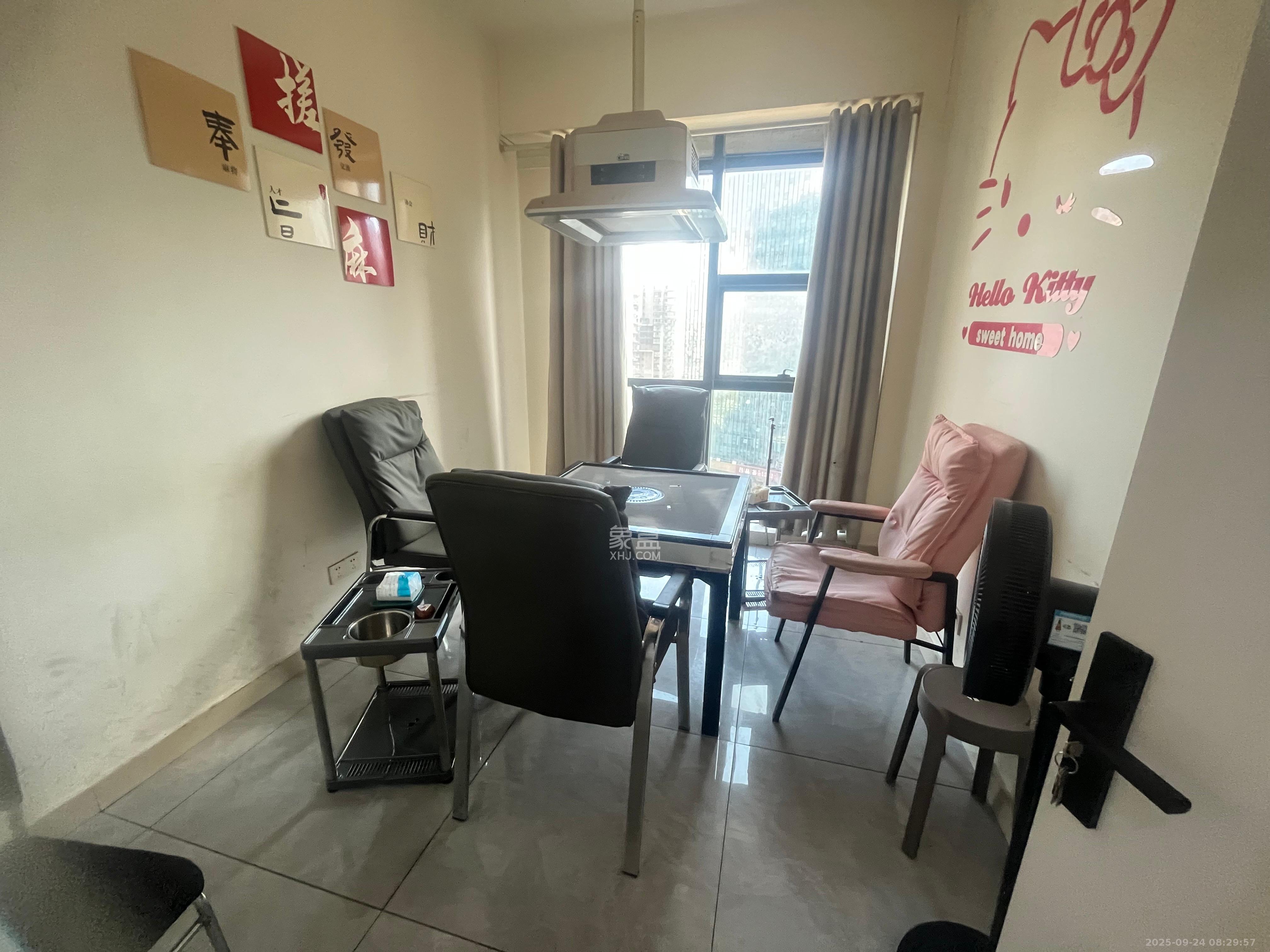 万坤图财富广场 8室1厅1卫 8500.0元/月 万坤图财富广场 8室1厅1卫 8500.0元/月室内图