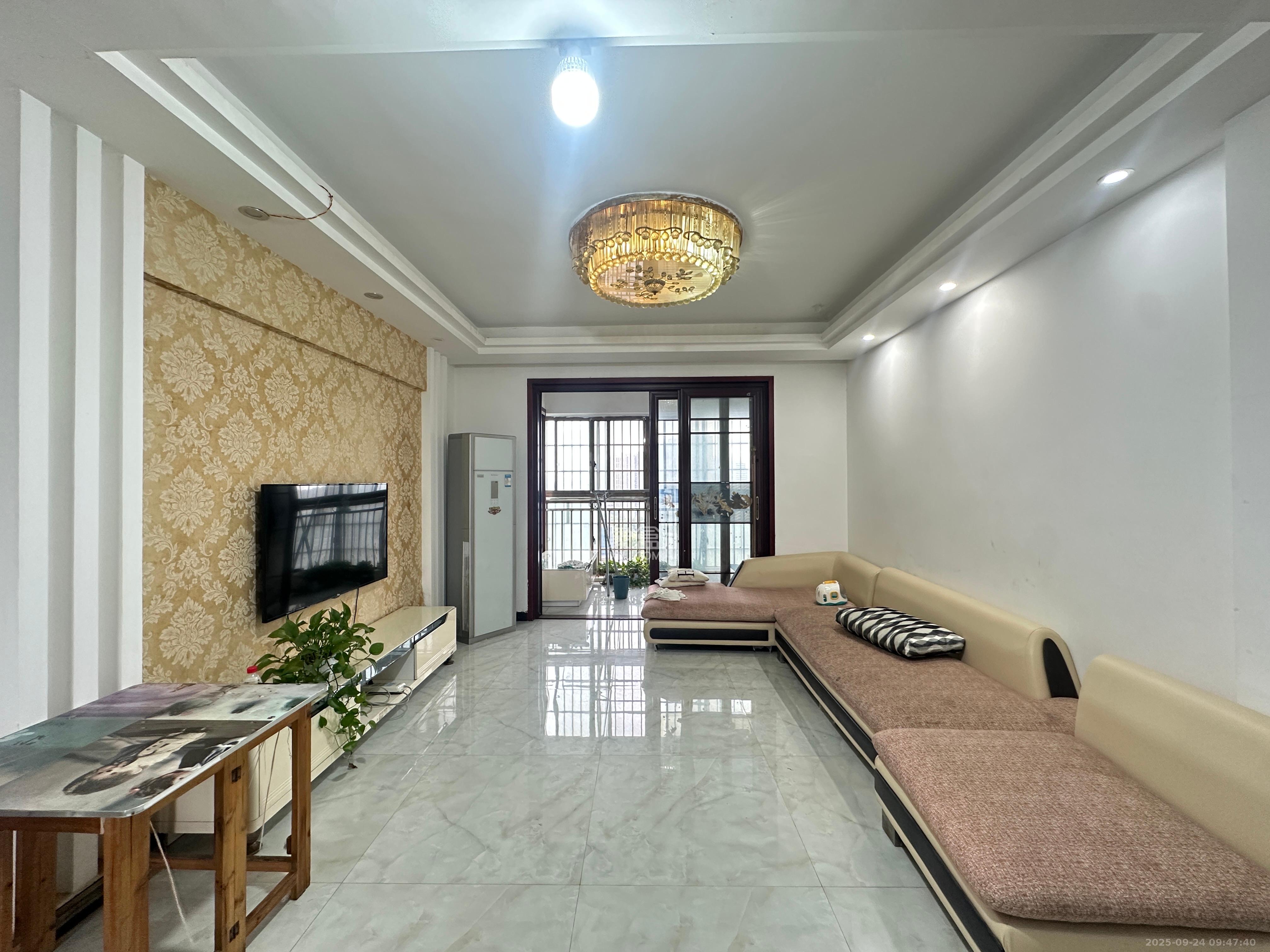 优山美地 3室2厅2卫 2400.0元/月 优山美地 3室2厅2卫 2400.0元/月室内图