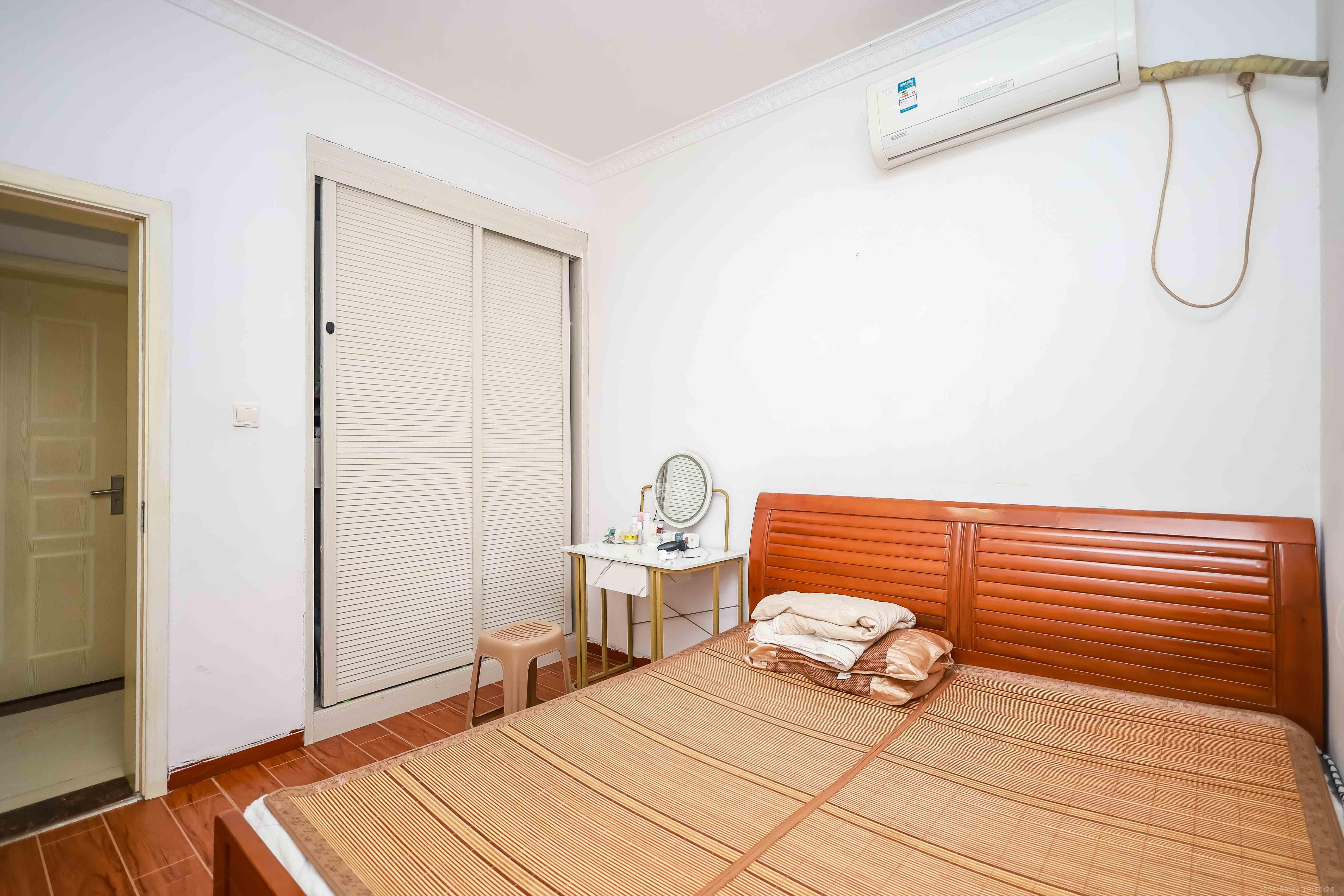 山水新城 2室1厅1卫 46.0万 山水新城 2室1厅1卫 46.0万卧室