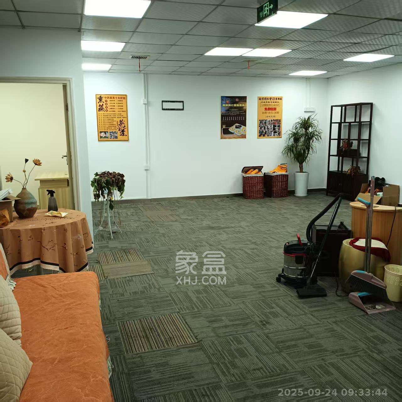 华润凤凰城三期   220.0㎡      3500.0元/月室内图