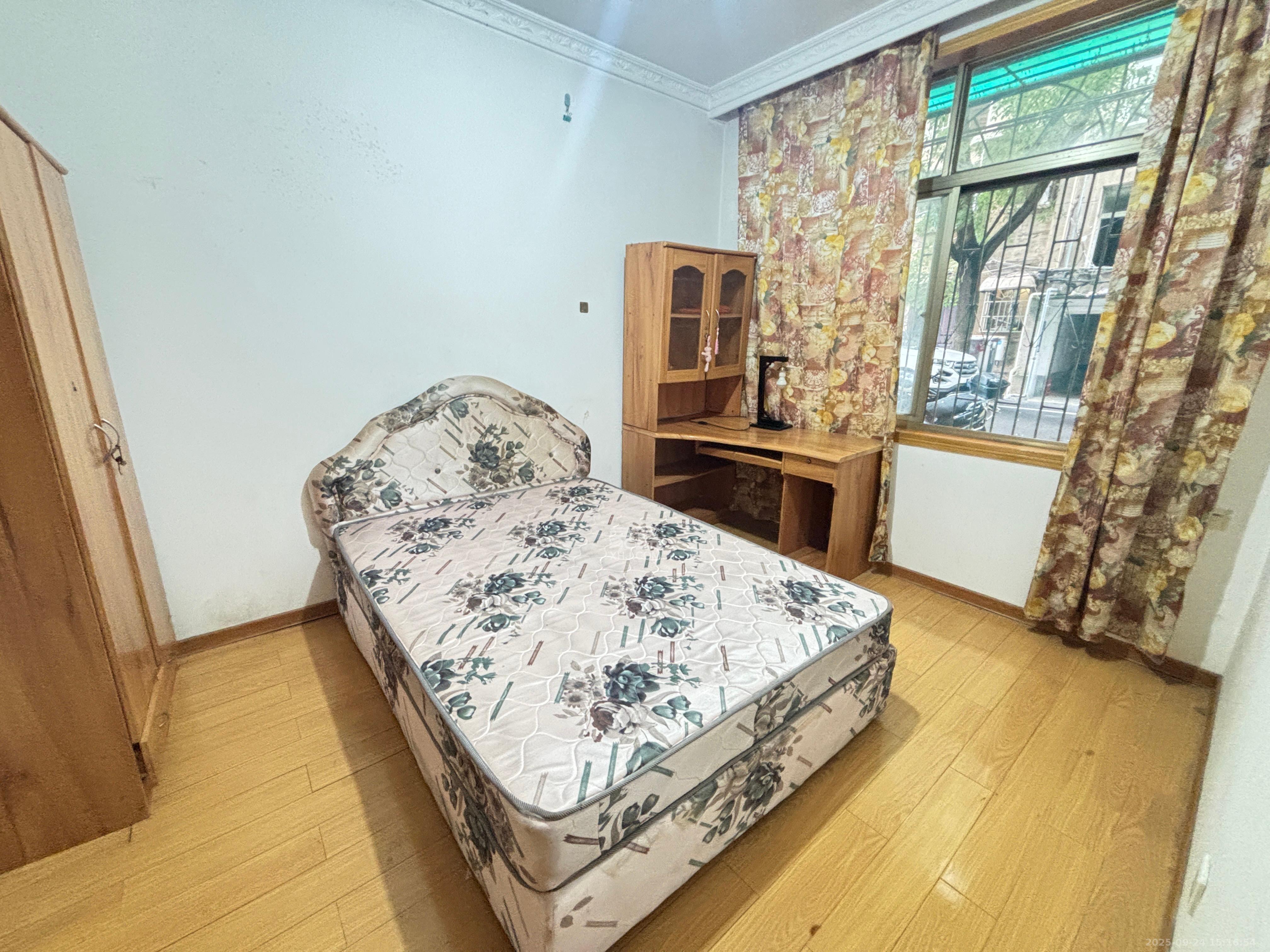 中建五局信和苑三区  2室1厅1卫    1400.0元/月室内图