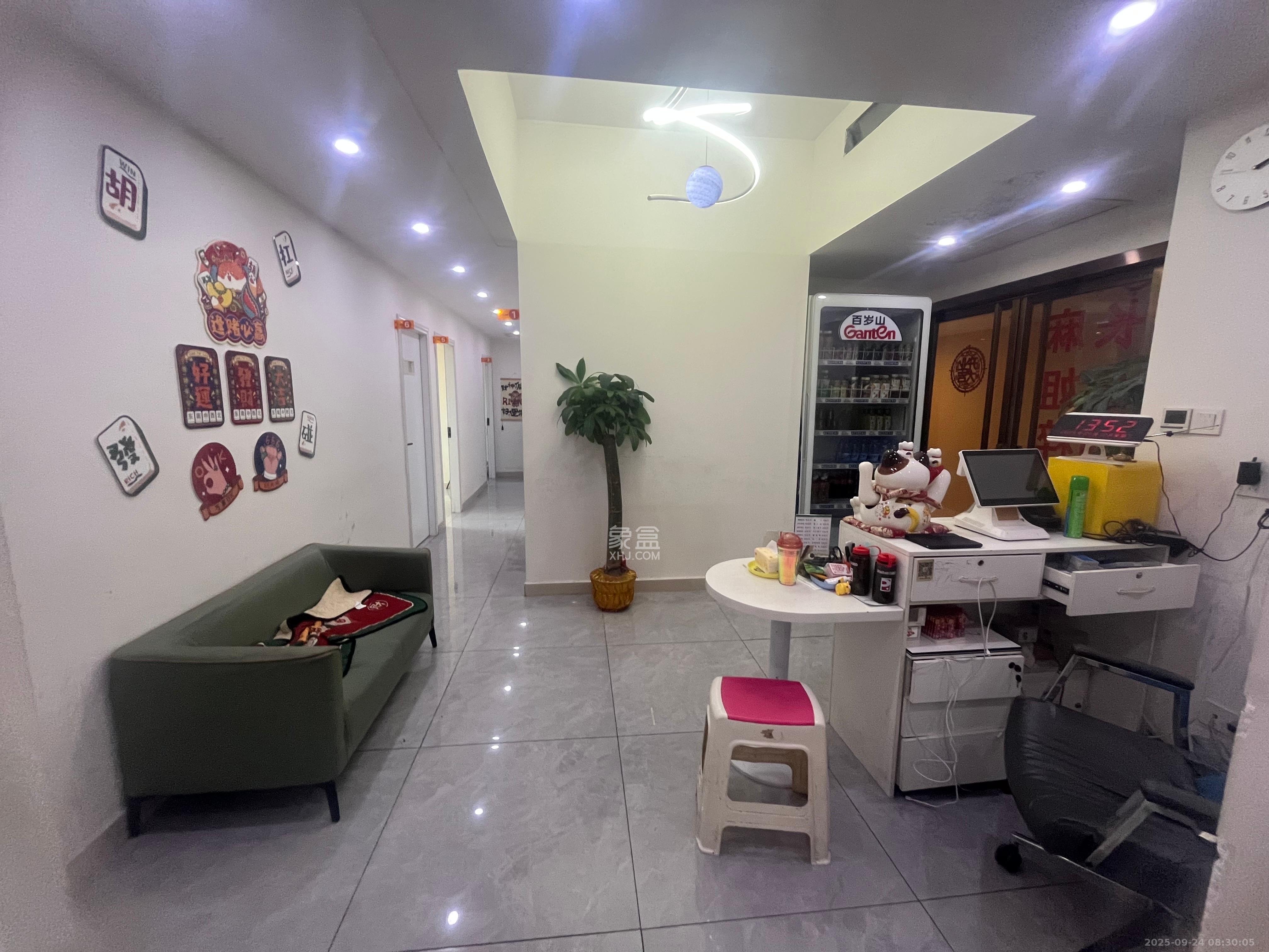 万坤图财富广场 8室1厅1卫 8500.0元/月 万坤图财富广场 8室1厅1卫 8500.0元/月室内图