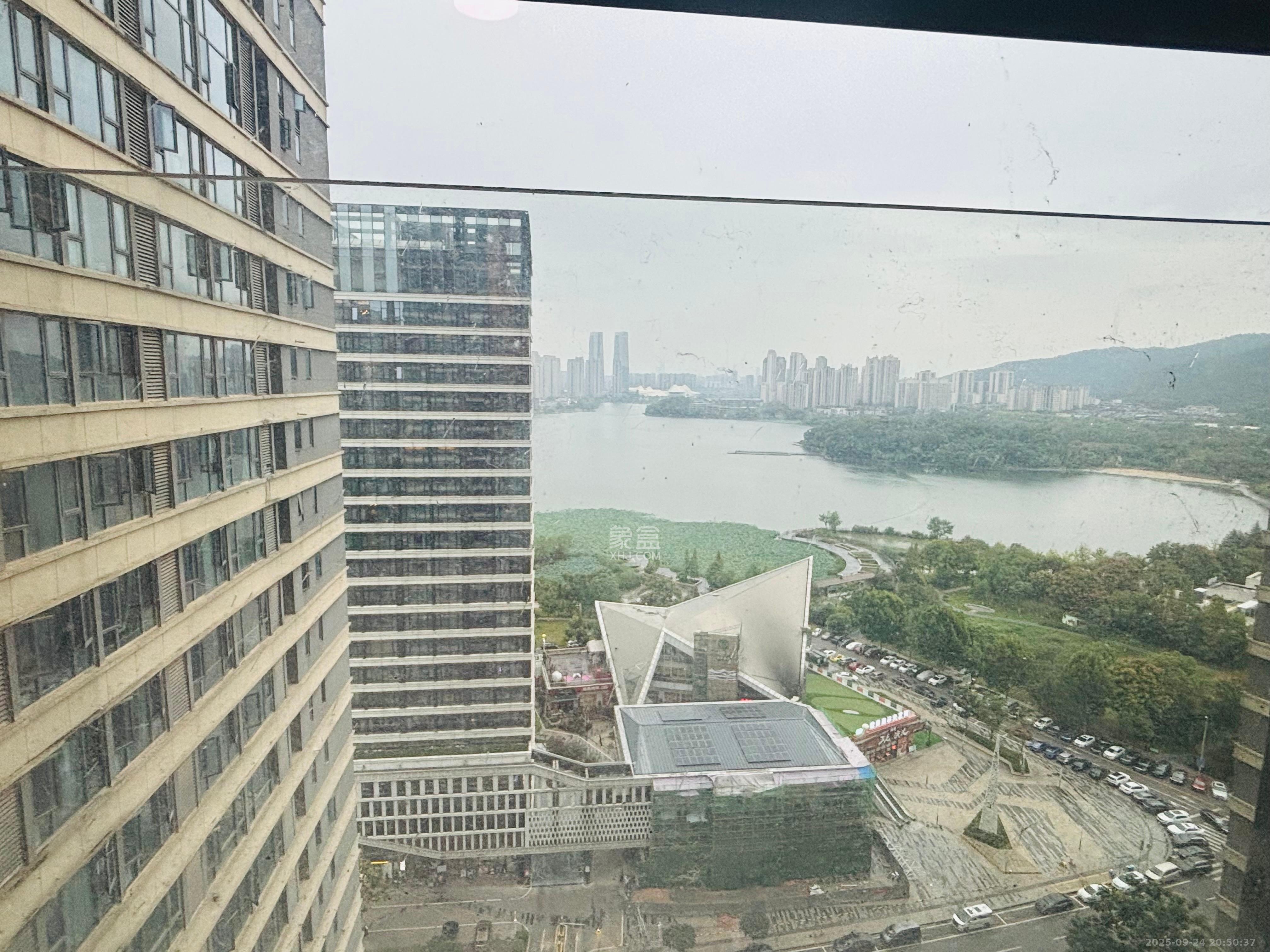 卓越浅水湾  1室1厅1卫    1400.0元/月