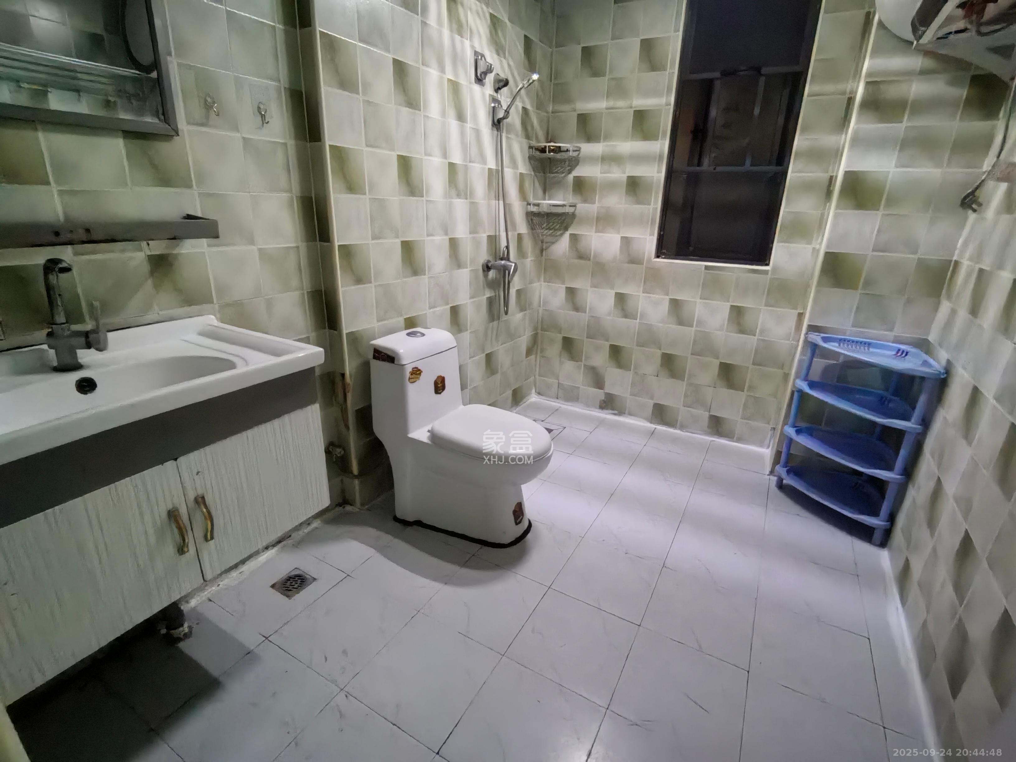 卓越蔚蓝海岸二期  3室2厅1卫    2500.0元/月室内图