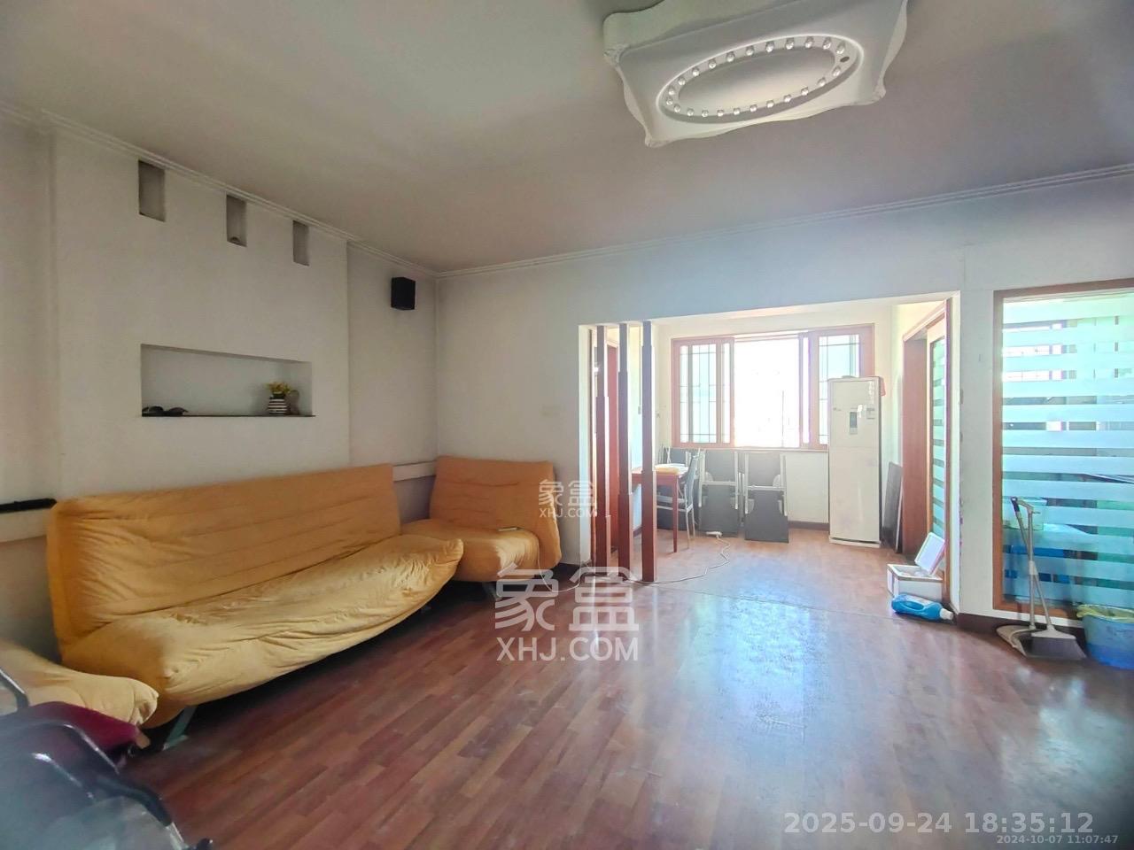 广铁六公司宿舍 2室2厅1卫 2000.0元/月 广铁六公司宿舍 2室2厅1卫 2000.0元/月室内图