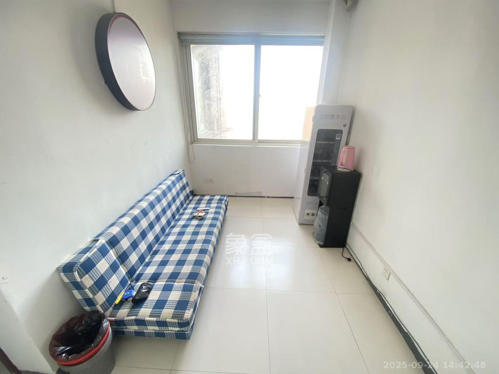 巧克力空间(建鸿达现代大厦) 3室2厅1卫 1500.0元/月 巧克力空间(建鸿达现代大厦) 3室2厅1卫 1500.0元/月室内图