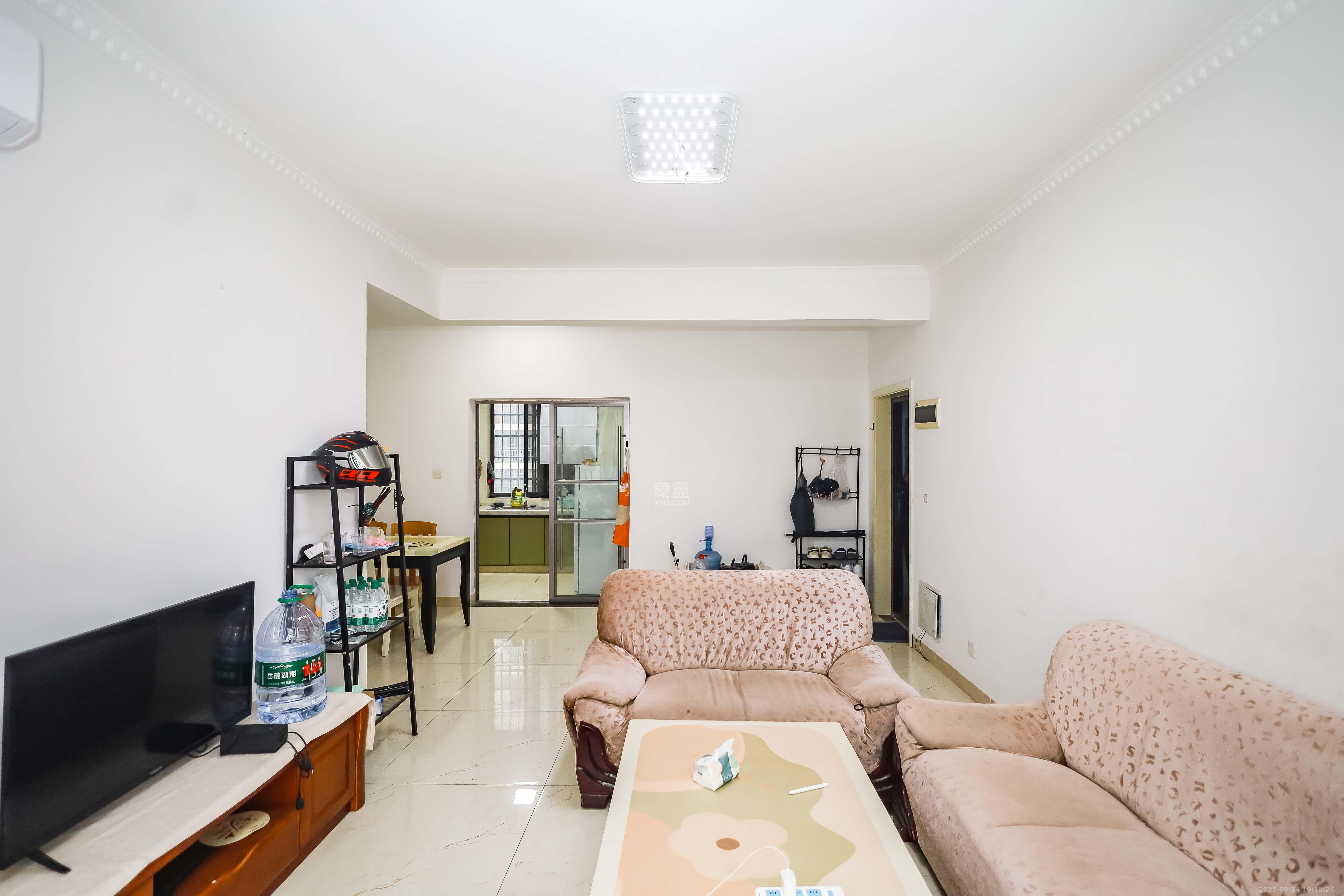 山水新城 2室1厅1卫 46.0万 山水新城 2室1厅1卫 46.0万客厅