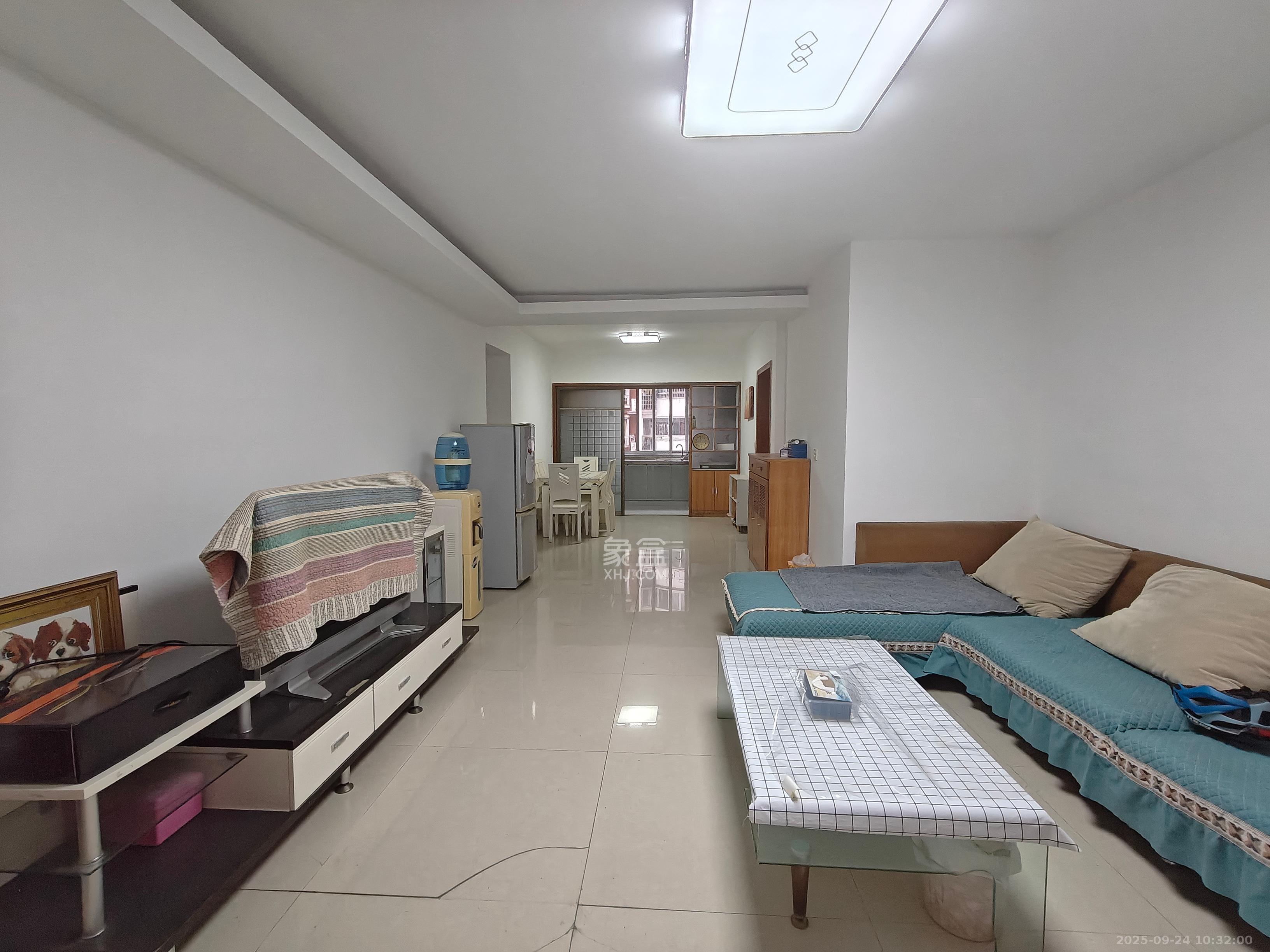 晶华美地  3室2厅1卫    2000.0元/月室内图