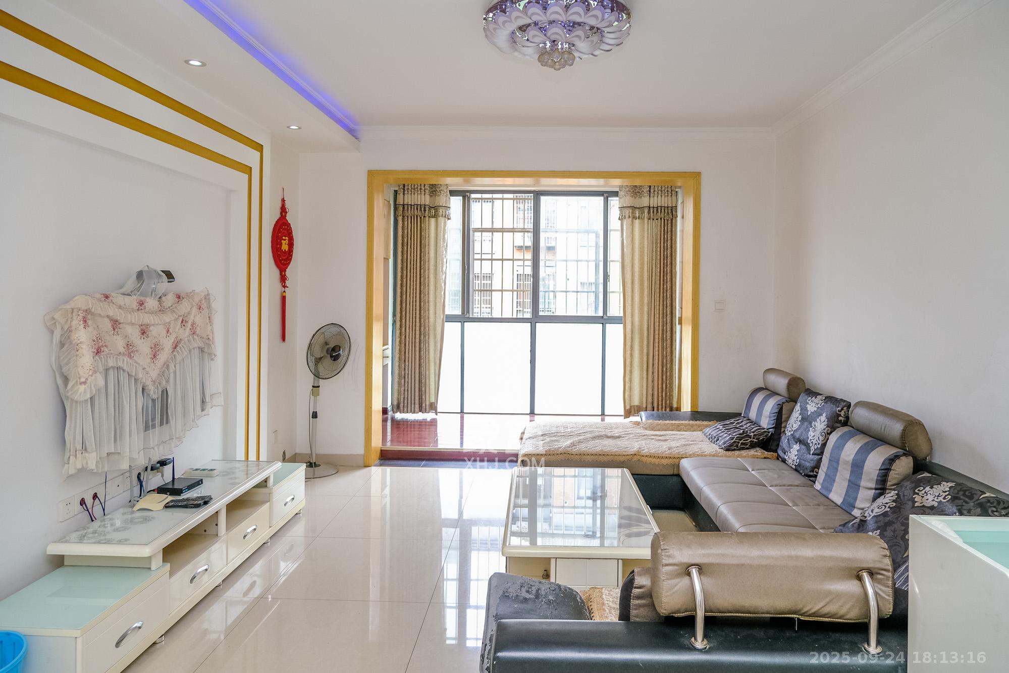 山水湾 3室2厅2卫 1700.0元/月 山水湾 3室2厅2卫 1700.0元/月室内图