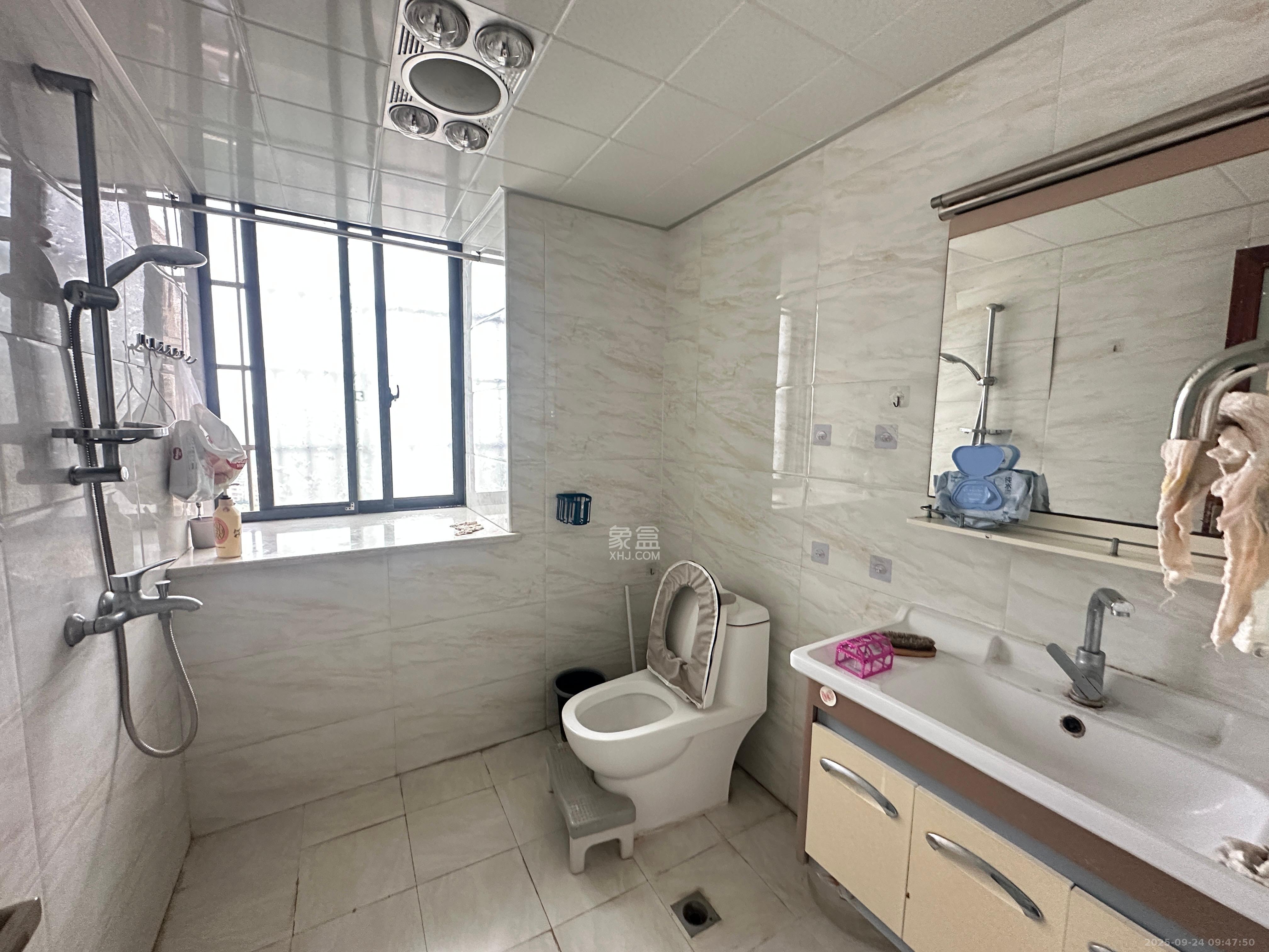 优山美地 3室2厅2卫 2400.0元/月 优山美地 3室2厅2卫 2400.0元/月室内图