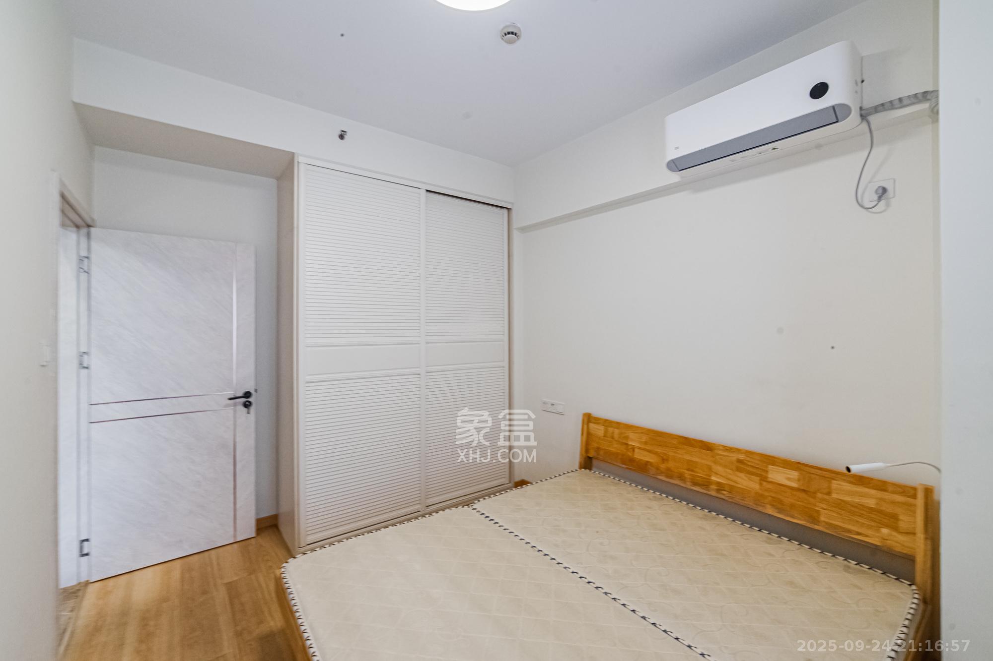 北辰三角洲E7区  3室2厅1卫    106.0万卧室