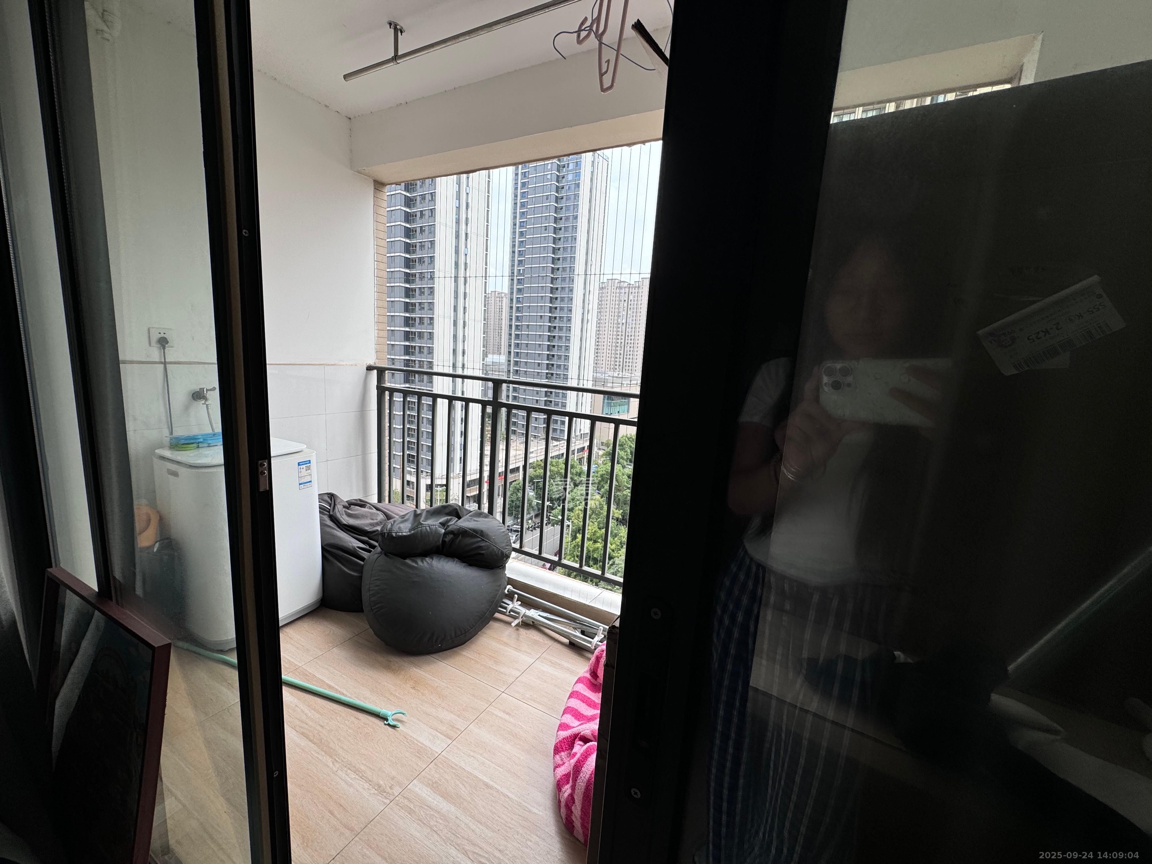 钰龙天下一期 1室2厅1卫 2300.0元/月 钰龙天下一期 1室2厅1卫 2300.0元/月室内图