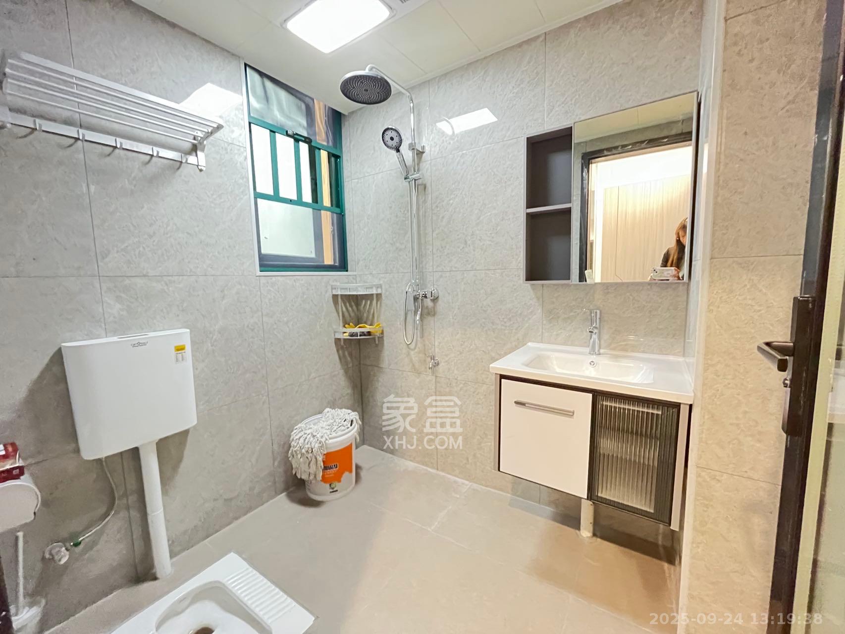 富基世纪公园 4室2厅2卫 2200.0元/月 富基世纪公园 4室2厅2卫 2200.0元/月室内图