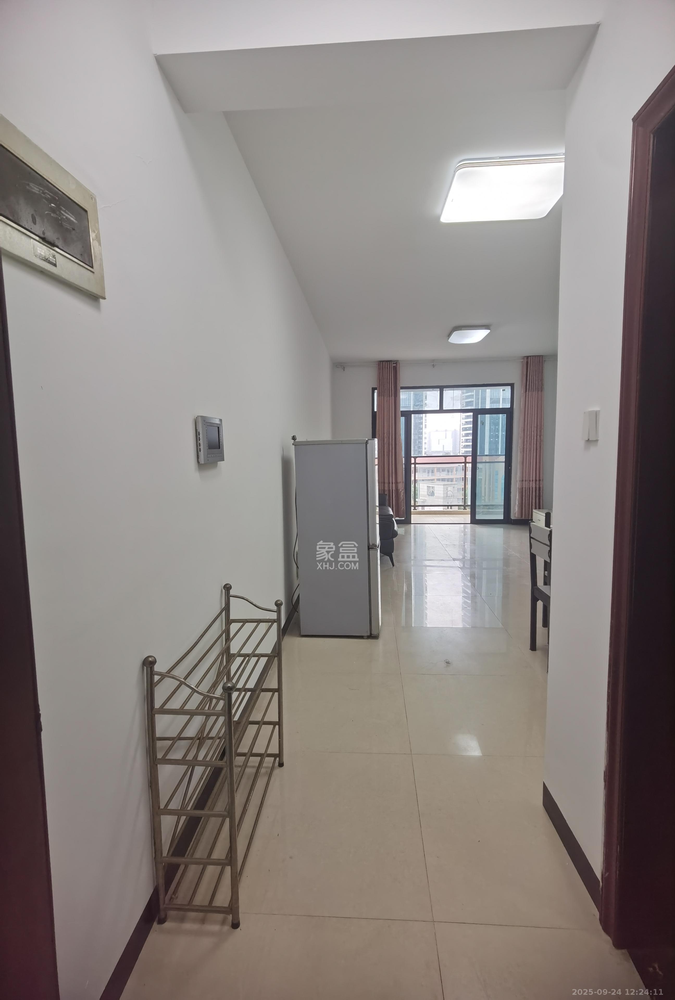 江河东澜湾 3室2厅1卫 2400.0元/月 江河东澜湾 3室2厅1卫 2400.0元/月室内图