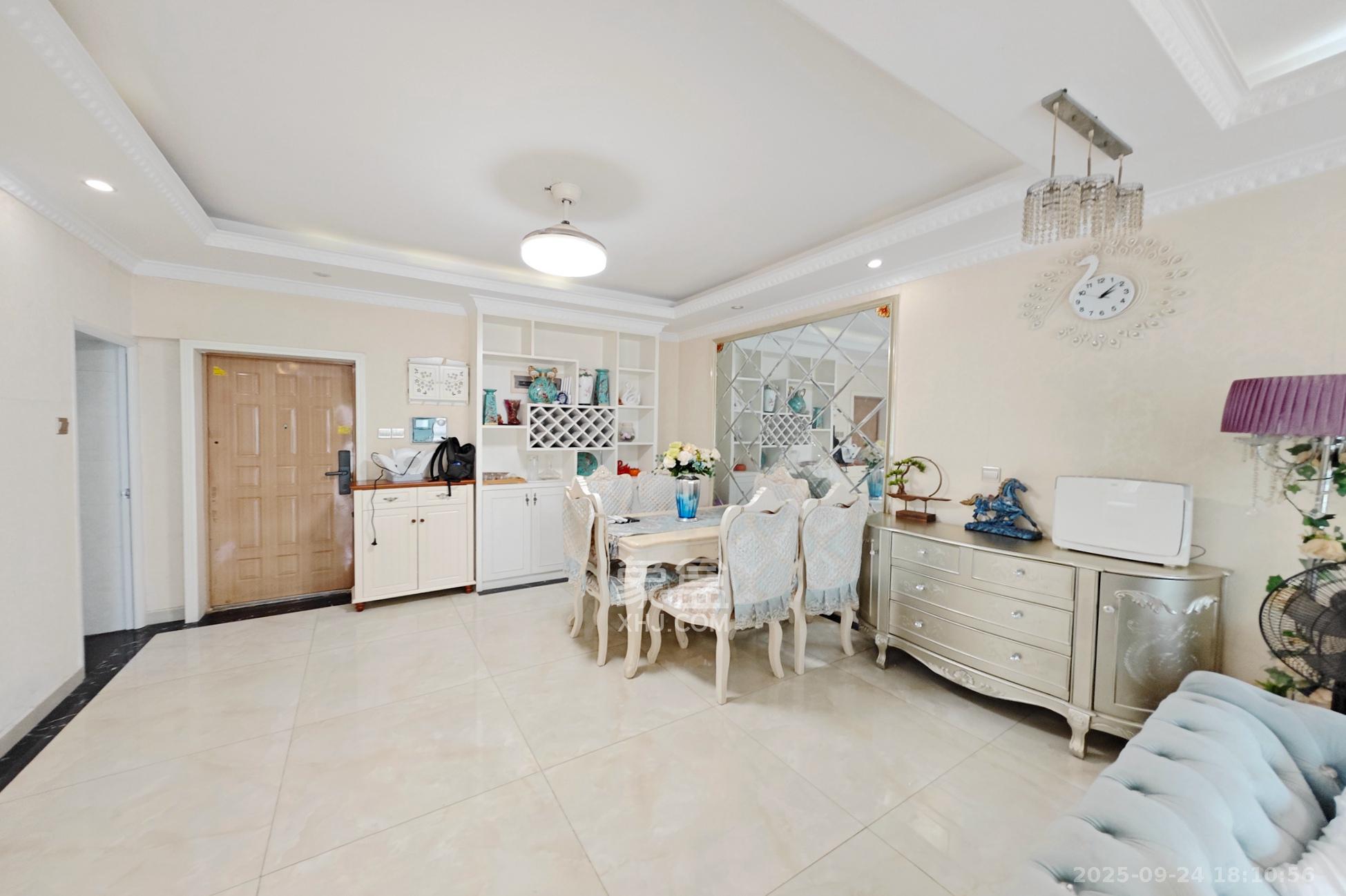 新城新世界一二三期  2室2厅1卫    83.0万客厅