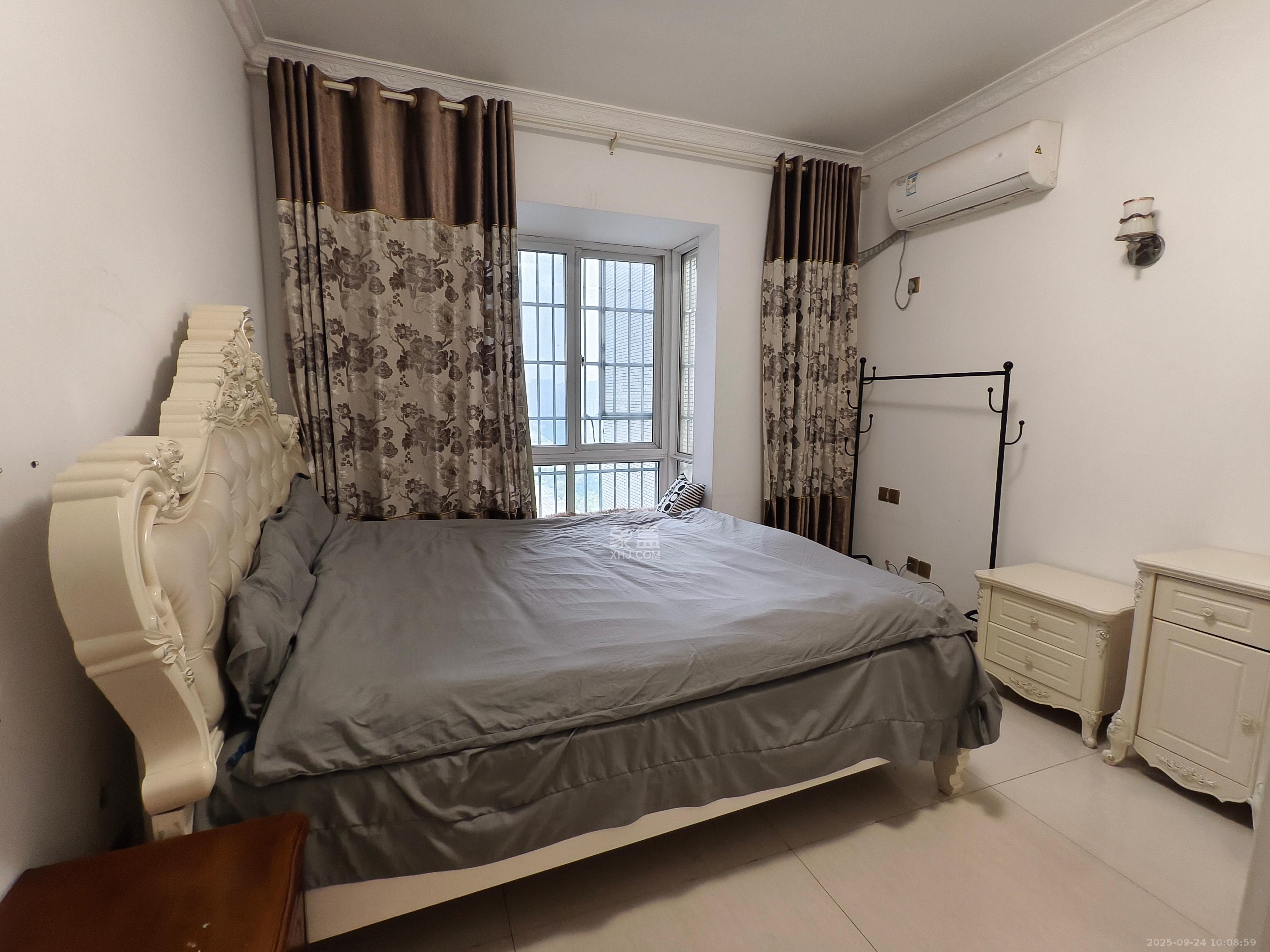 楚天世纪城东苑  3室2厅2卫    2000.0元/月室内图