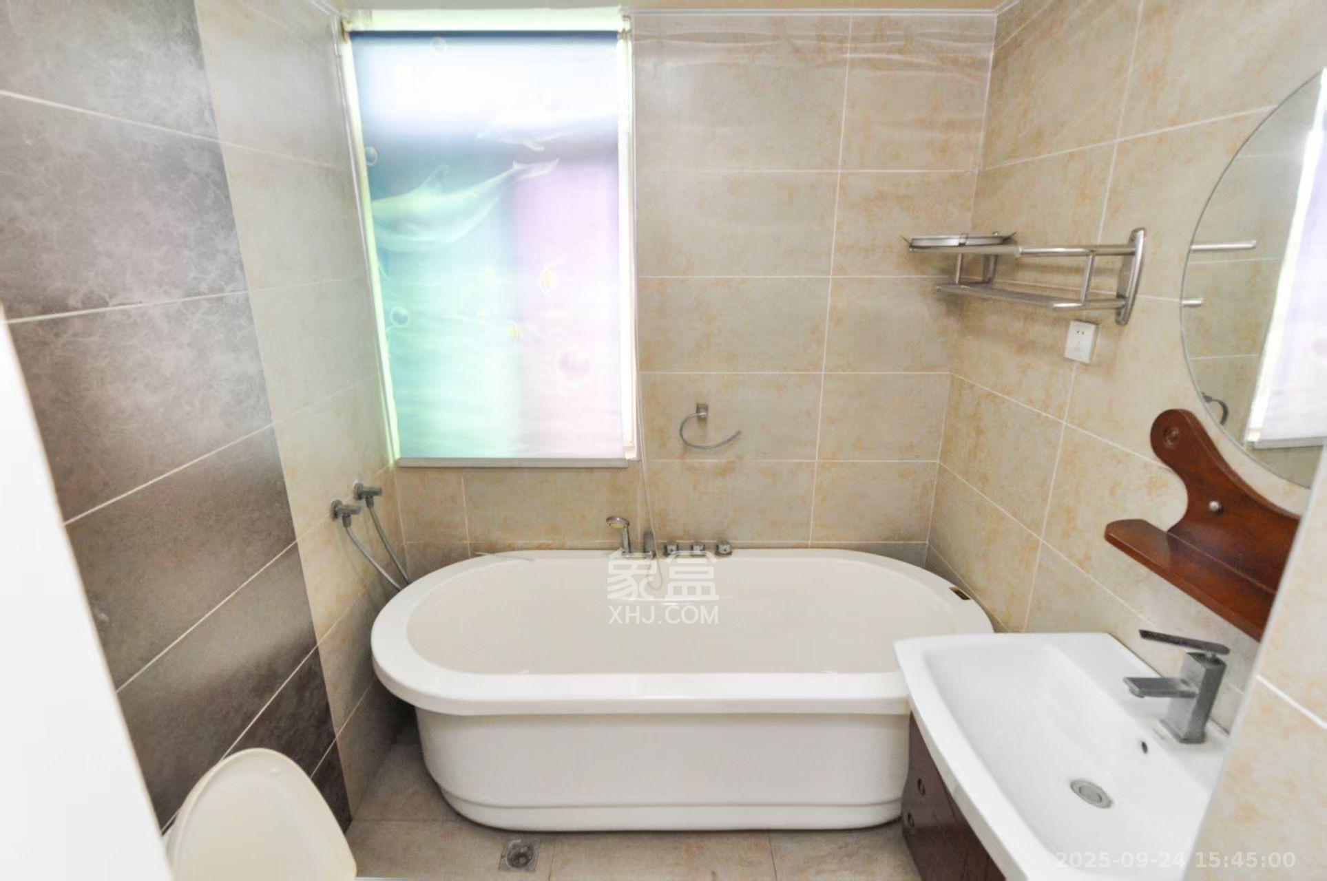 麓谷加州阳光 1室2厅2卫 2400.0元/月 麓谷加州阳光 1室2厅2卫 2400.0元/月室内图