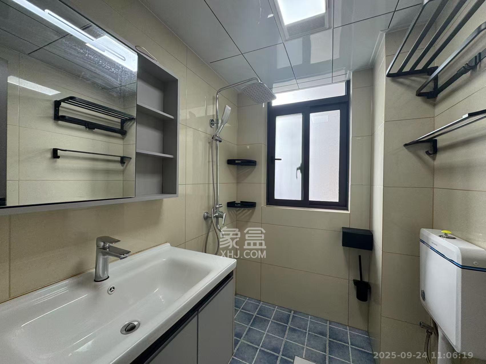 东岸梅园小区  2室2厅1卫   2200.00元/月室内图