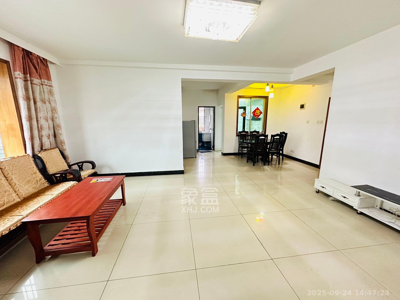 中南汽车世界 3室2厅1卫 1200.0元/月 中南汽车世界 3室2厅1卫 1200.0元/月室内图