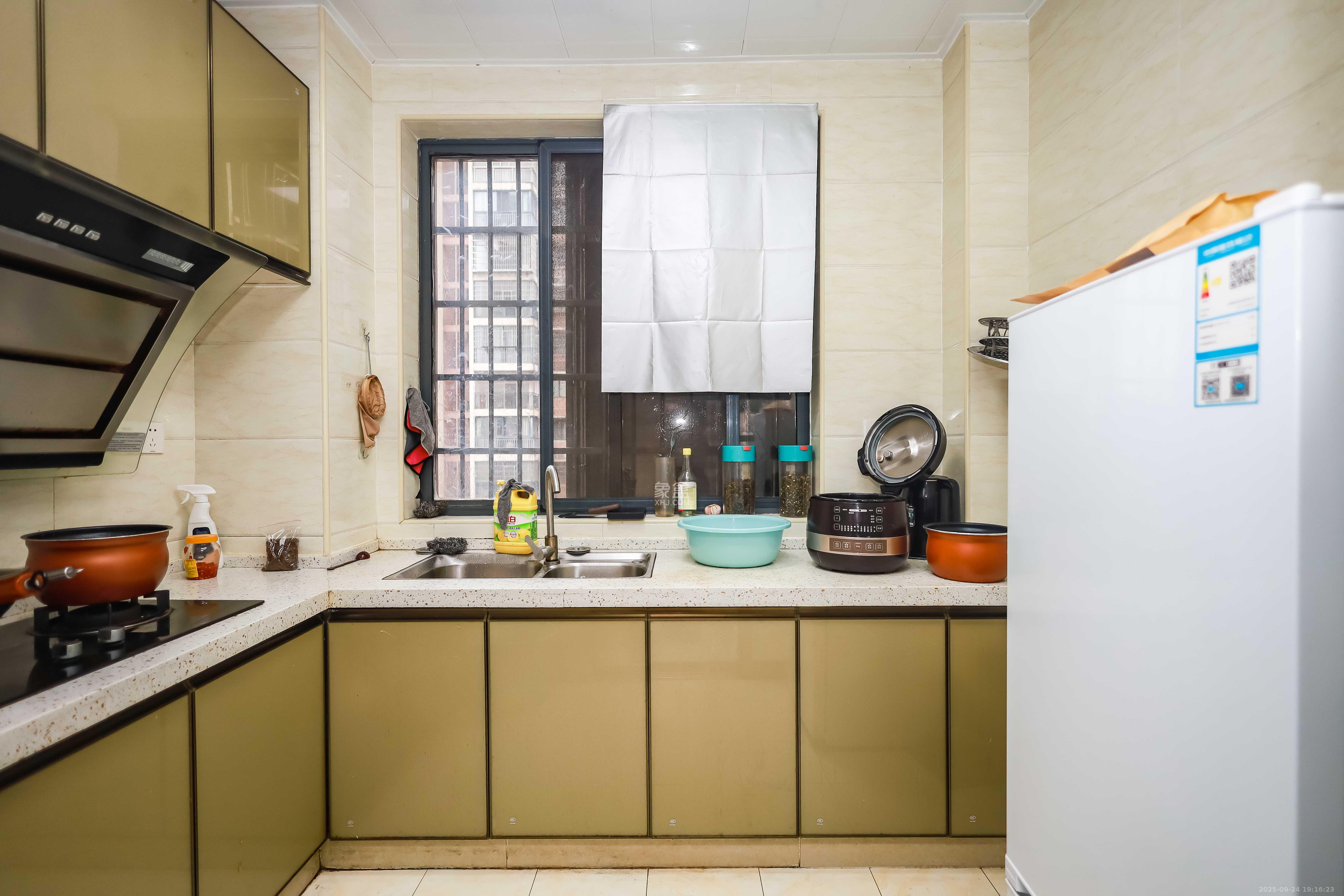 山水新城  2室1厅1卫    46.0万厨房