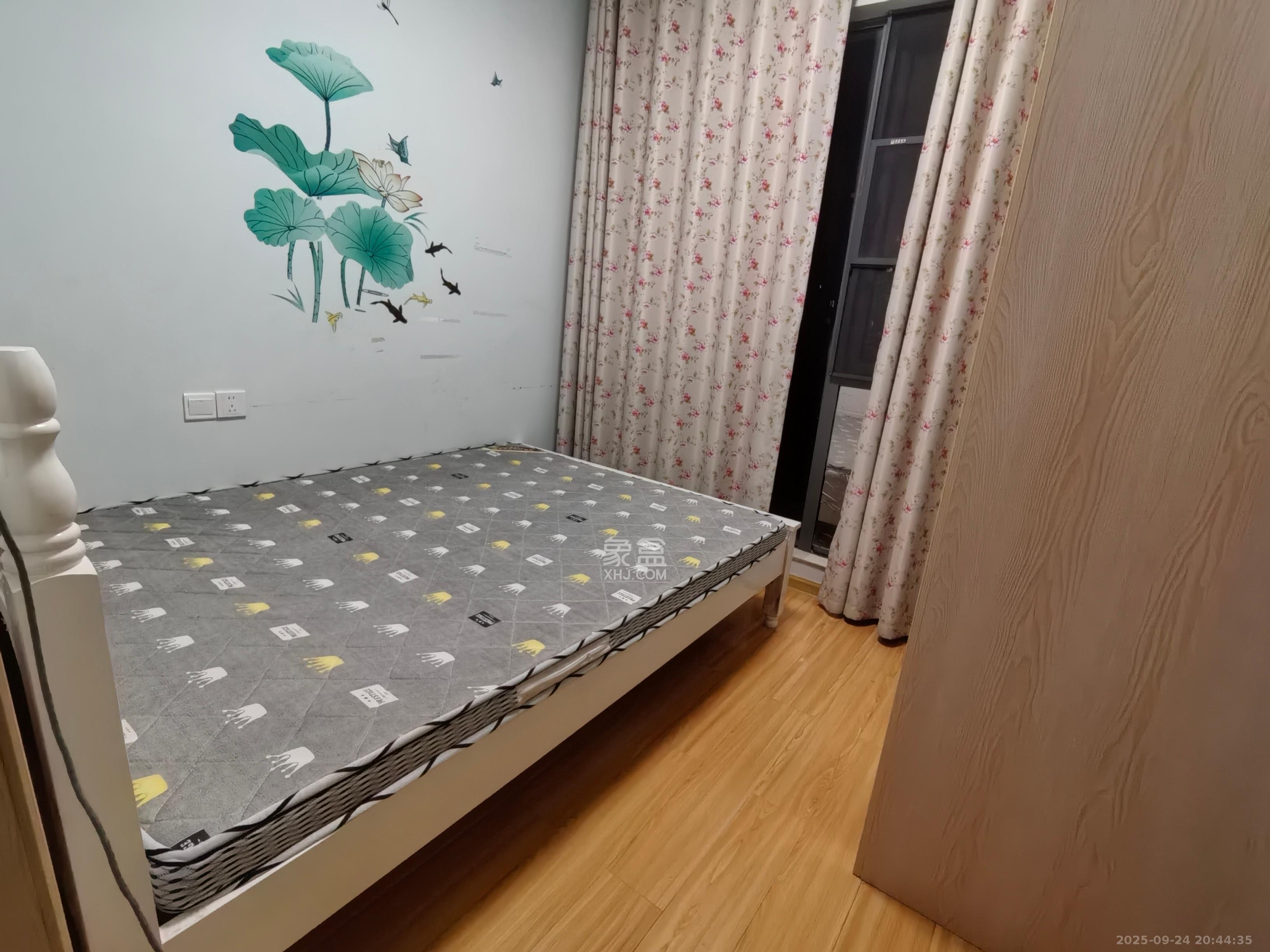 卓越蔚蓝海岸二期  3室2厅1卫    2500.0元/月室内图