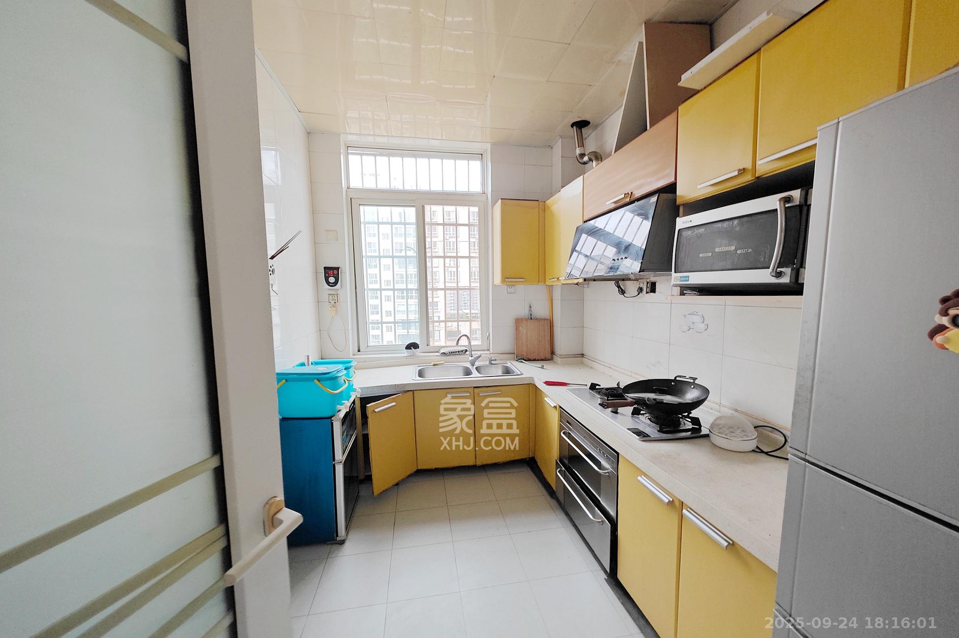 鑫天鑫城 4室2厅2卫 125.0万 鑫天鑫城 4室2厅2卫 125.0万厨房