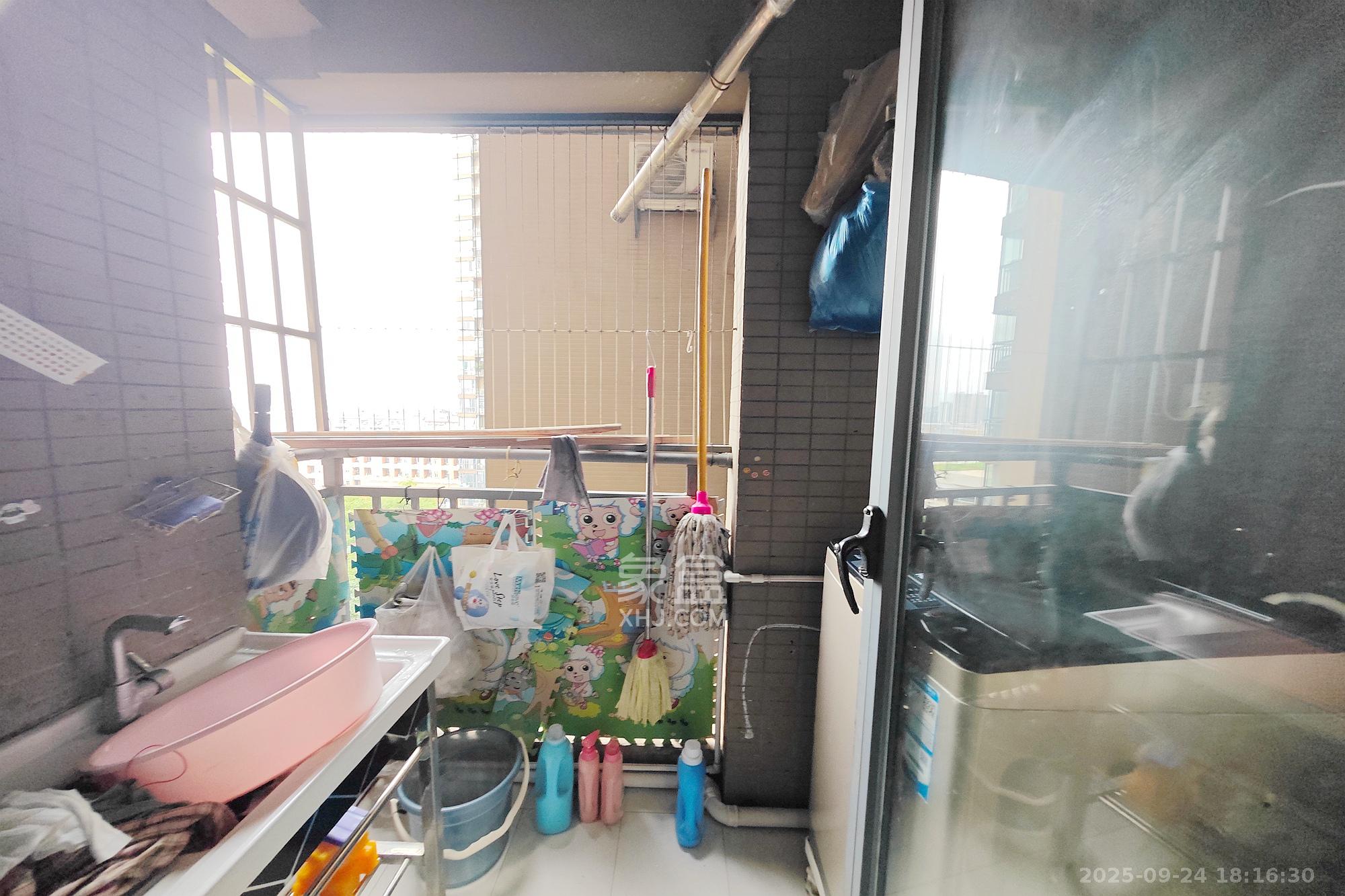 万博汇 3室2厅2卫 158.0万 万博汇 3室2厅2卫 158.0万阳台