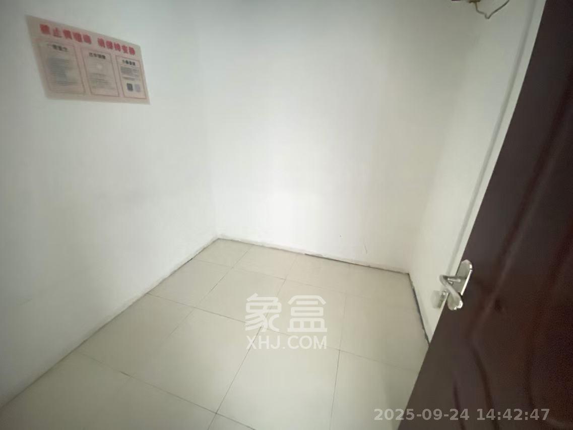 巧克力空间(建鸿达现代大厦) 3室2厅1卫 1500.0元/月 巧克力空间(建鸿达现代大厦) 3室2厅1卫 1500.0元/月室内图