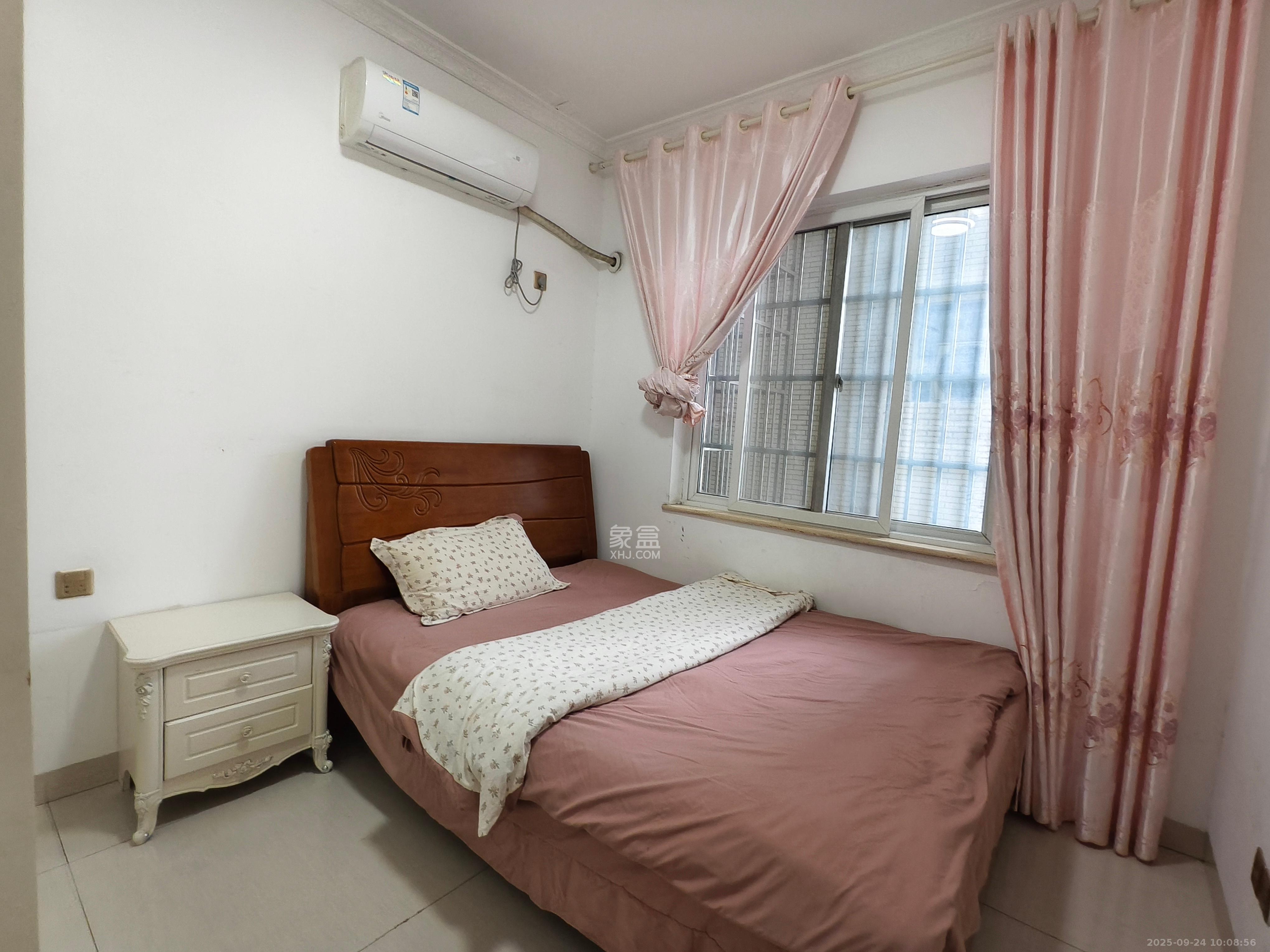 楚天世纪城东苑  3室2厅2卫    2000.0元/月室内图